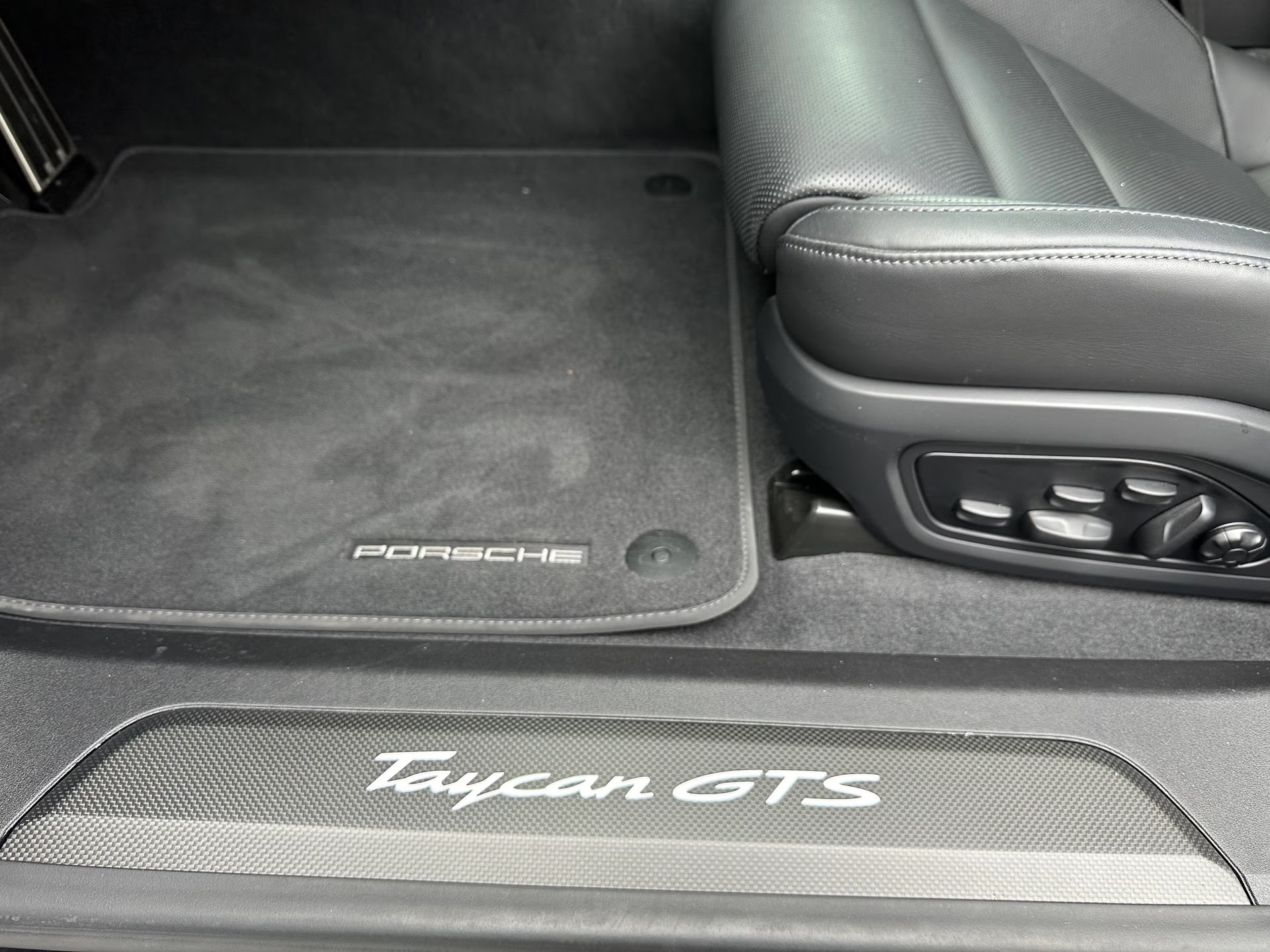 PORSCHE GTS-image-8