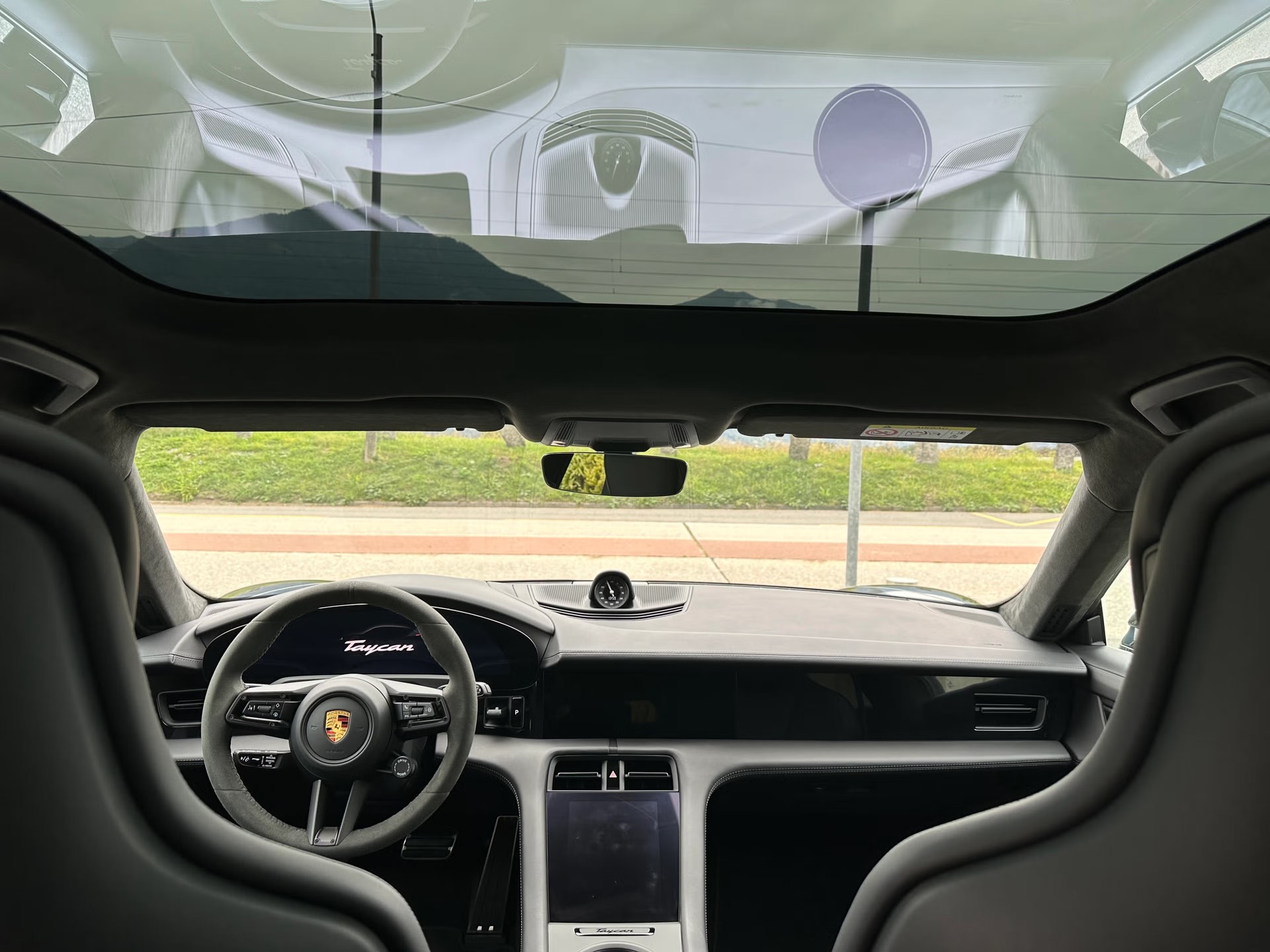 PORSCHE GTS-image-6