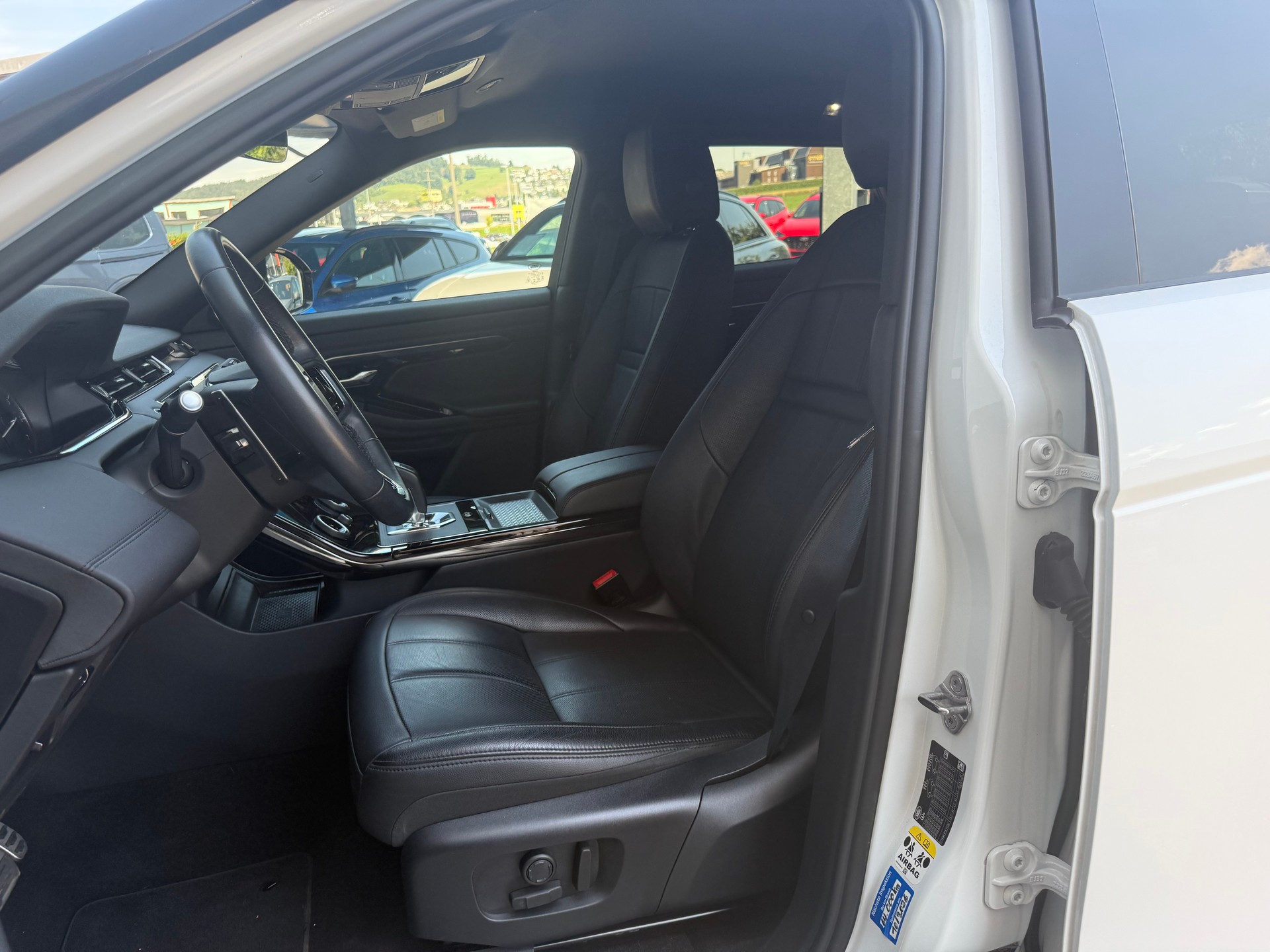 LAND ROVER Range Rover Evoque 2.0 T R-Dynamic SE-image-7