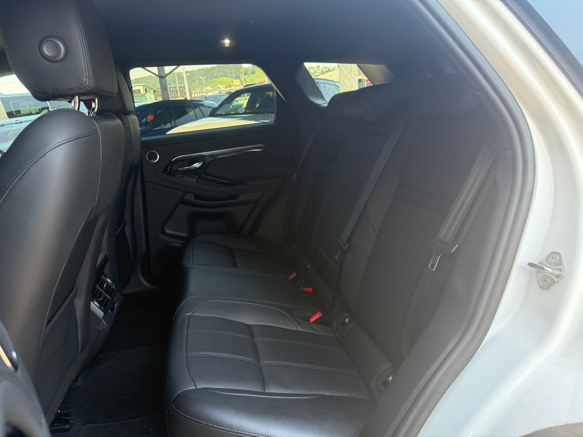 LAND ROVER Range Rover Evoque 2.0 T R-Dynamic SE-image-8