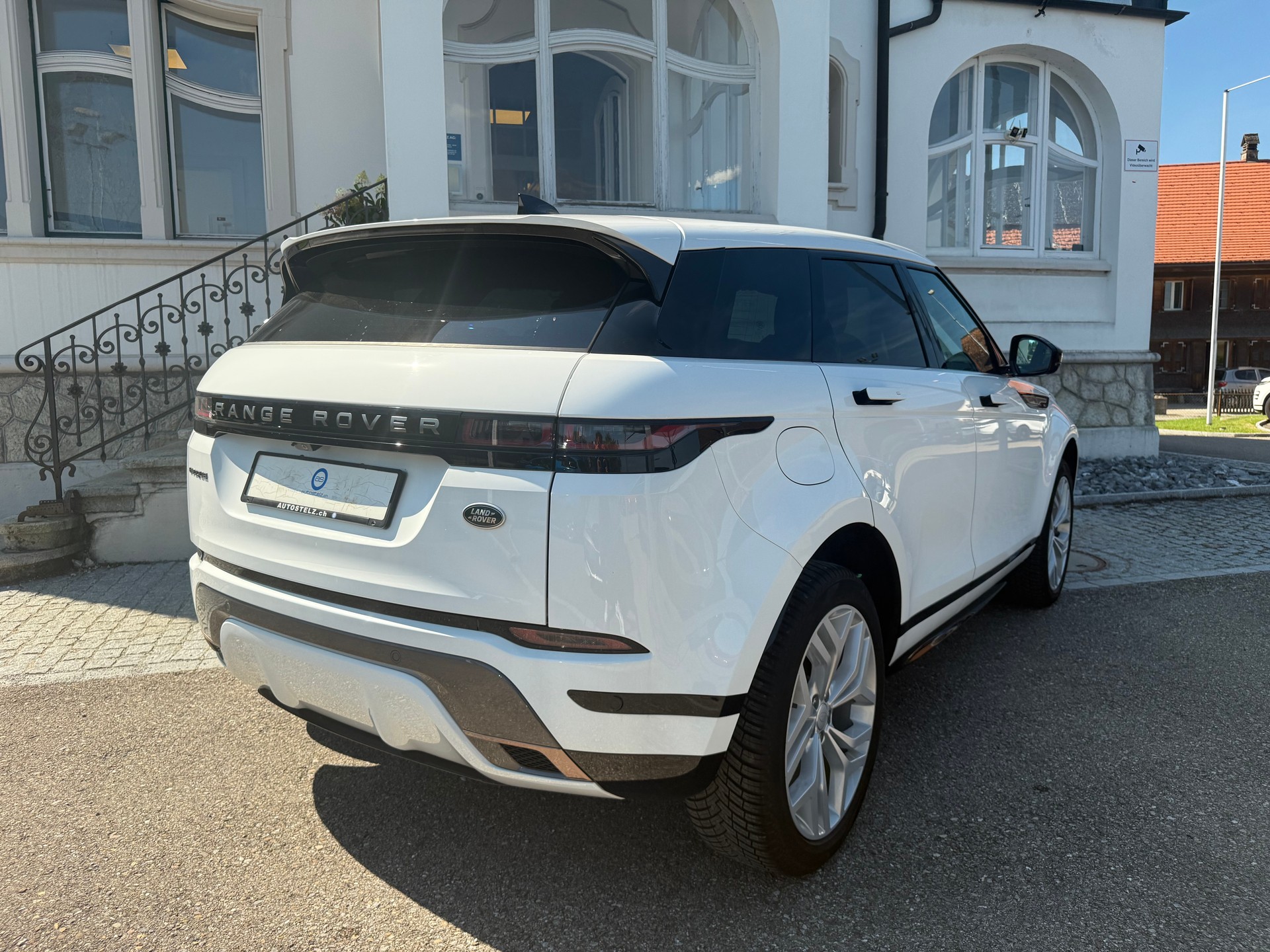 LAND ROVER Range Rover Evoque 2.0 T R-Dynamic SE-image-4