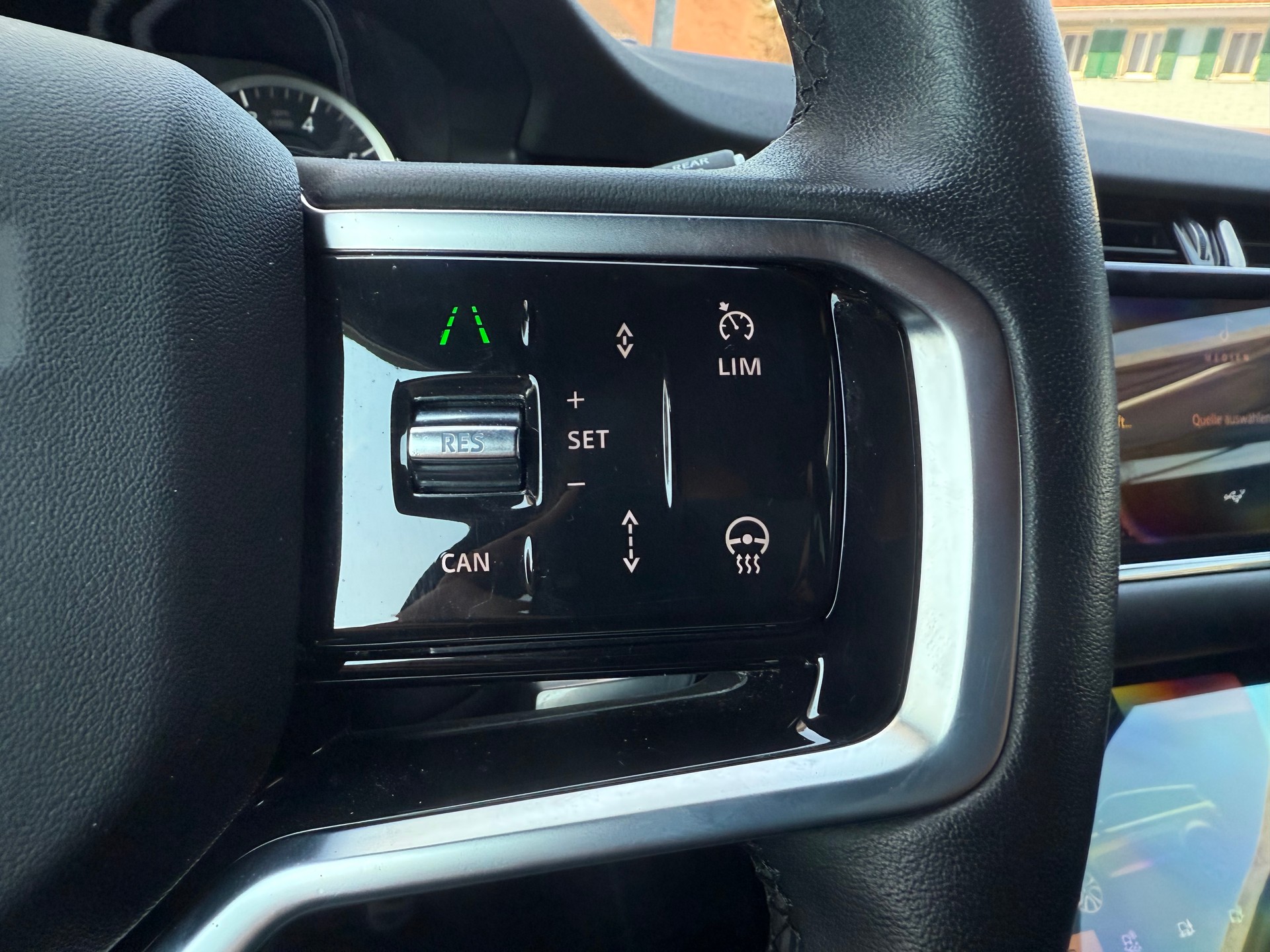 LAND ROVER Range Rover Evoque 2.0 T R-Dynamic SE-image-11