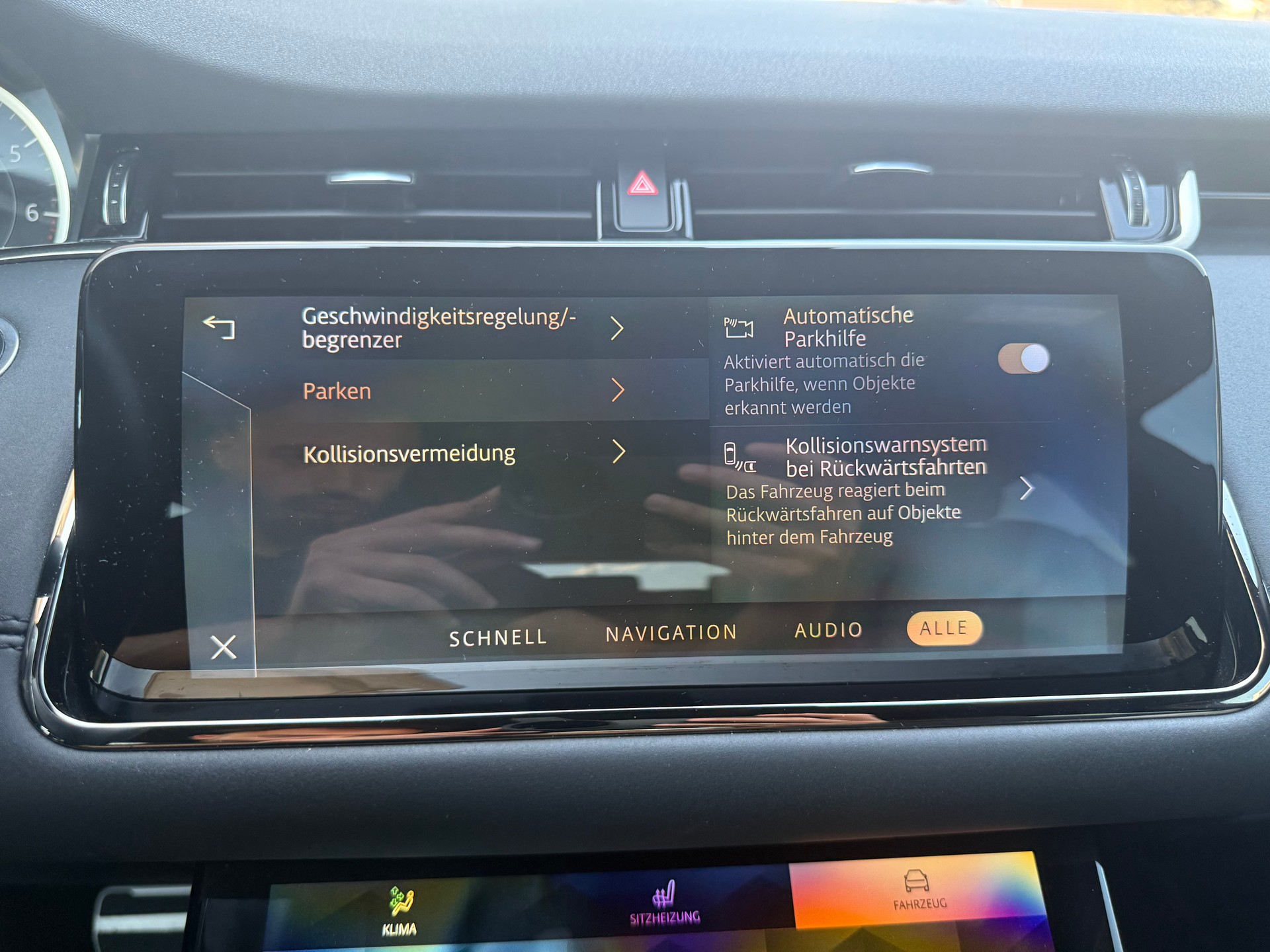 LAND ROVER Range Rover Evoque 2.0 T R-Dynamic SE-image-16