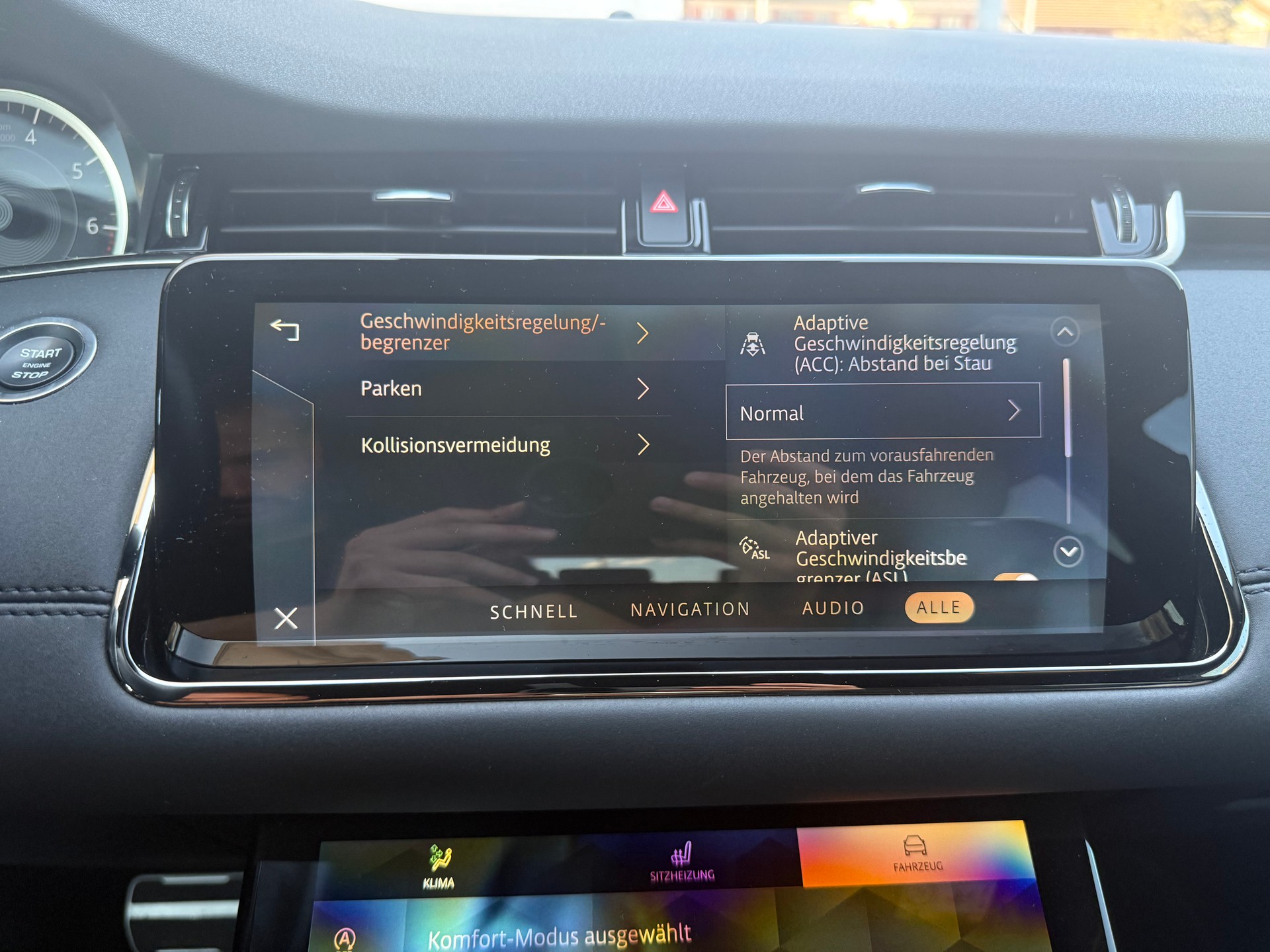 LAND ROVER Range Rover Evoque 2.0 T R-Dynamic SE-image-15