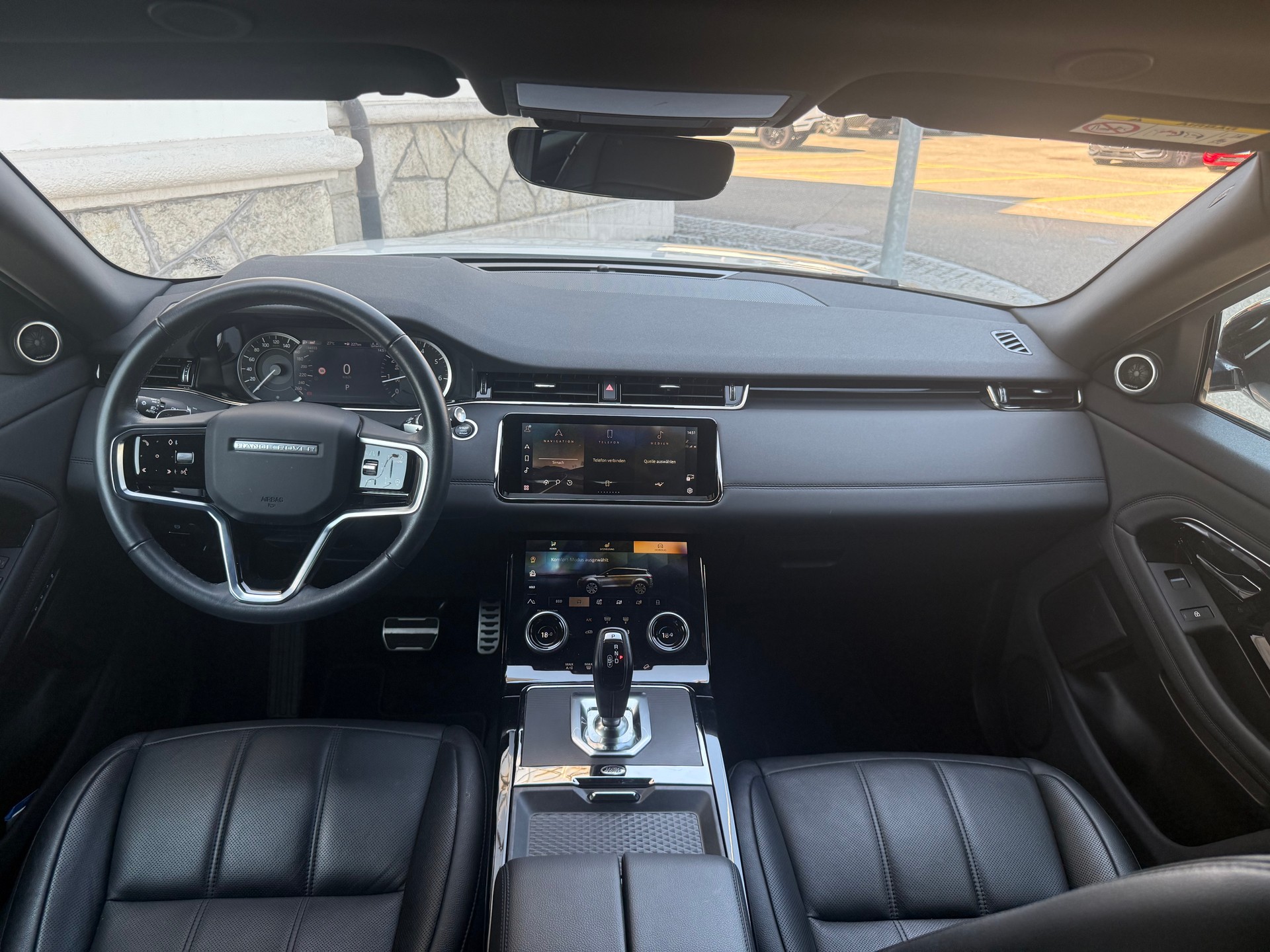 LAND ROVER Range Rover Evoque 2.0 T R-Dynamic SE-image-10