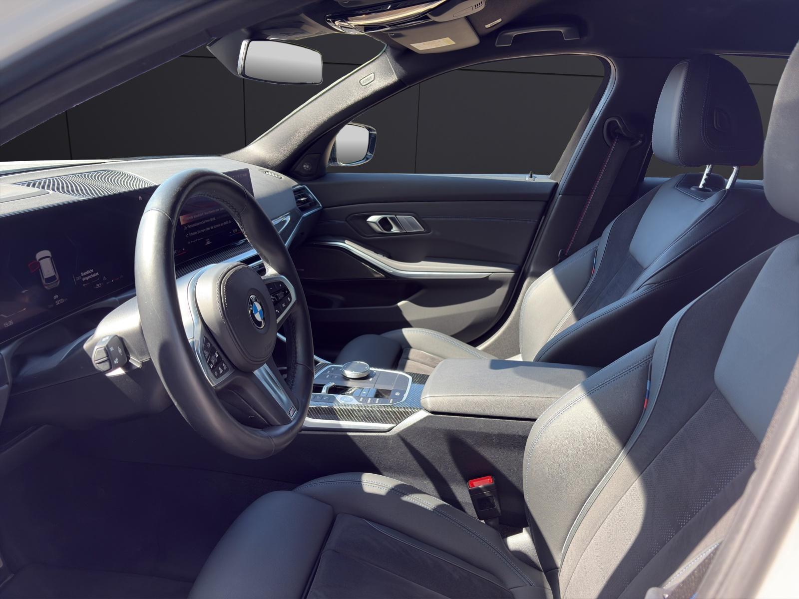 BMW M340i xDrive Touring-showroom-element-1