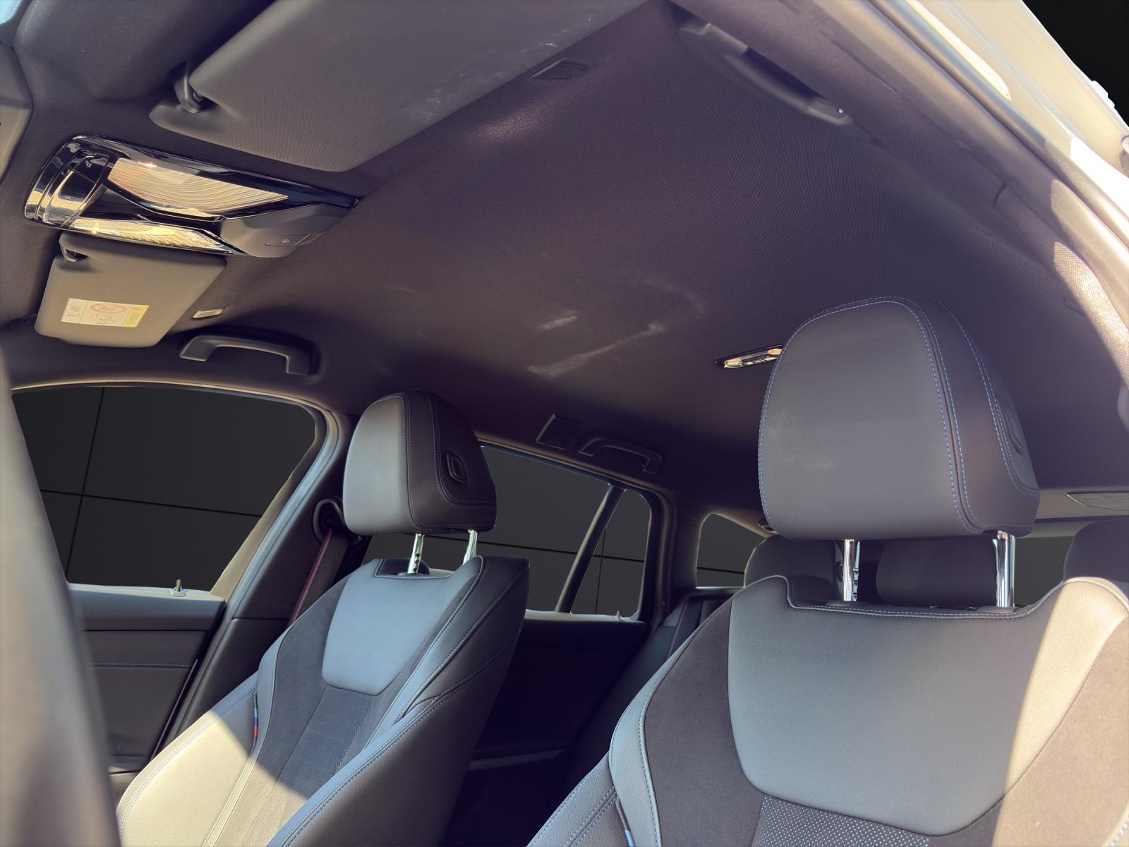 BMW M340i xDrive Touring-image-13