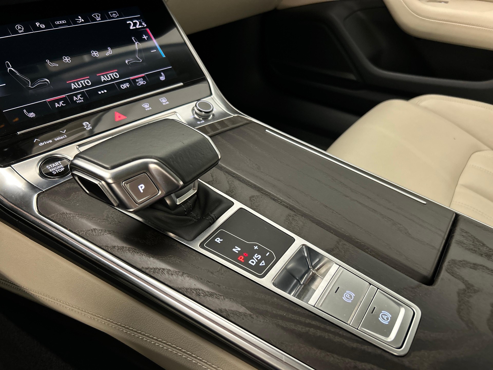 AUDI A7 Sportback 3.0 55 TFSI quattro S-Tronic-image-14