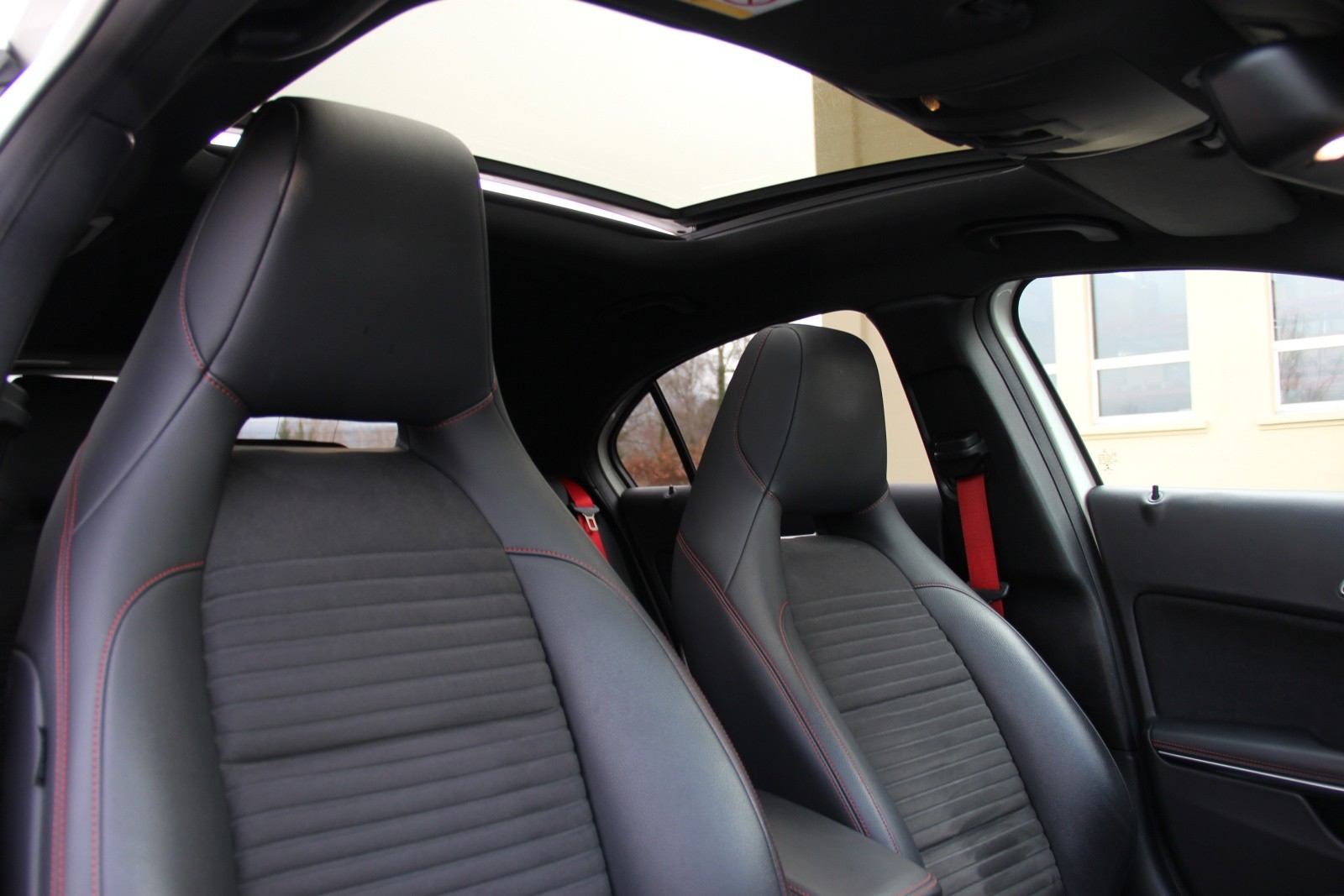 MERCEDES-BENZ A 250 Sport 4Matic 7G-DCT-image-13