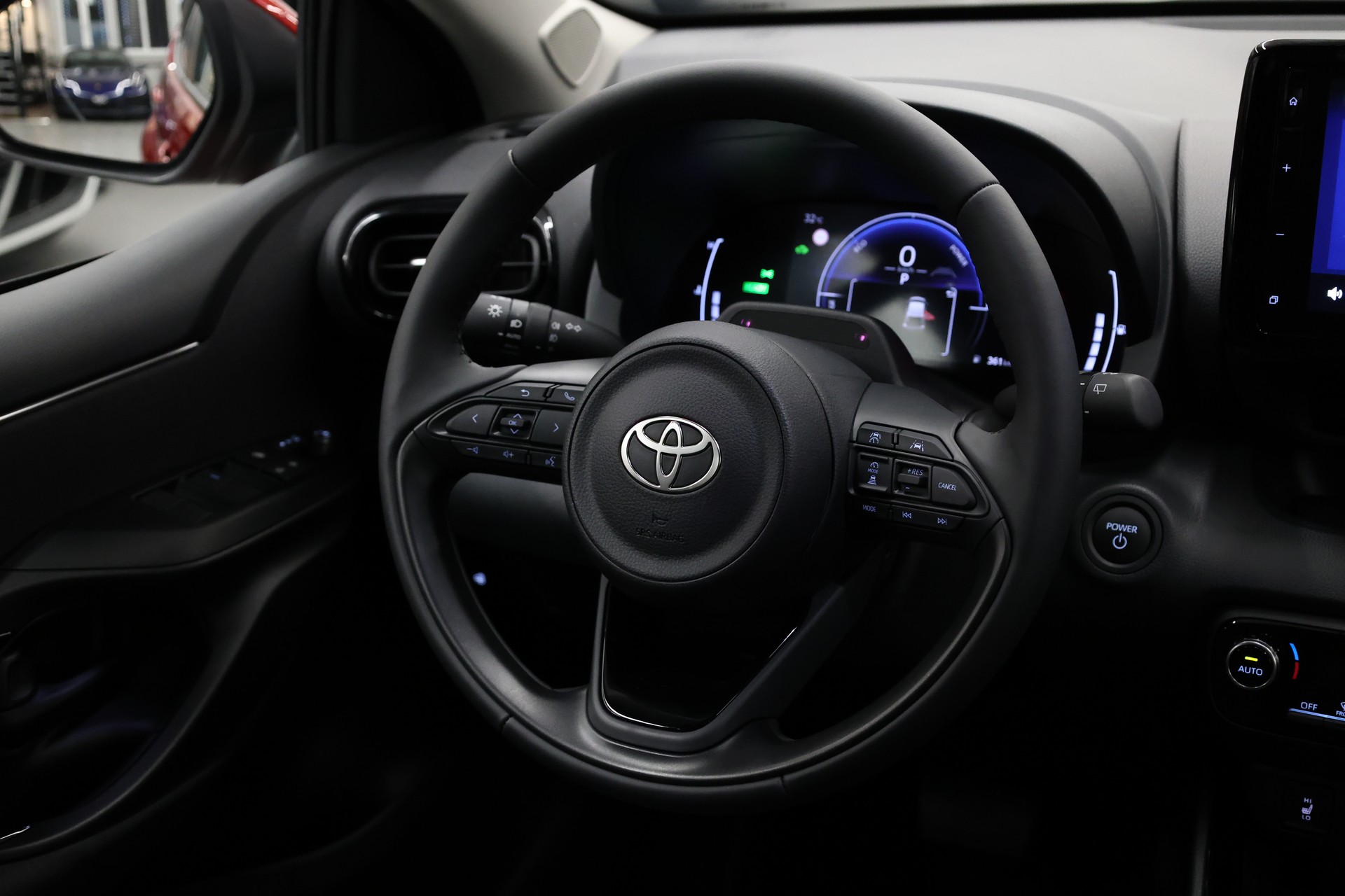 TOYOTA Yaris 1.5 VVT-i HSD Teamplayer-image-24