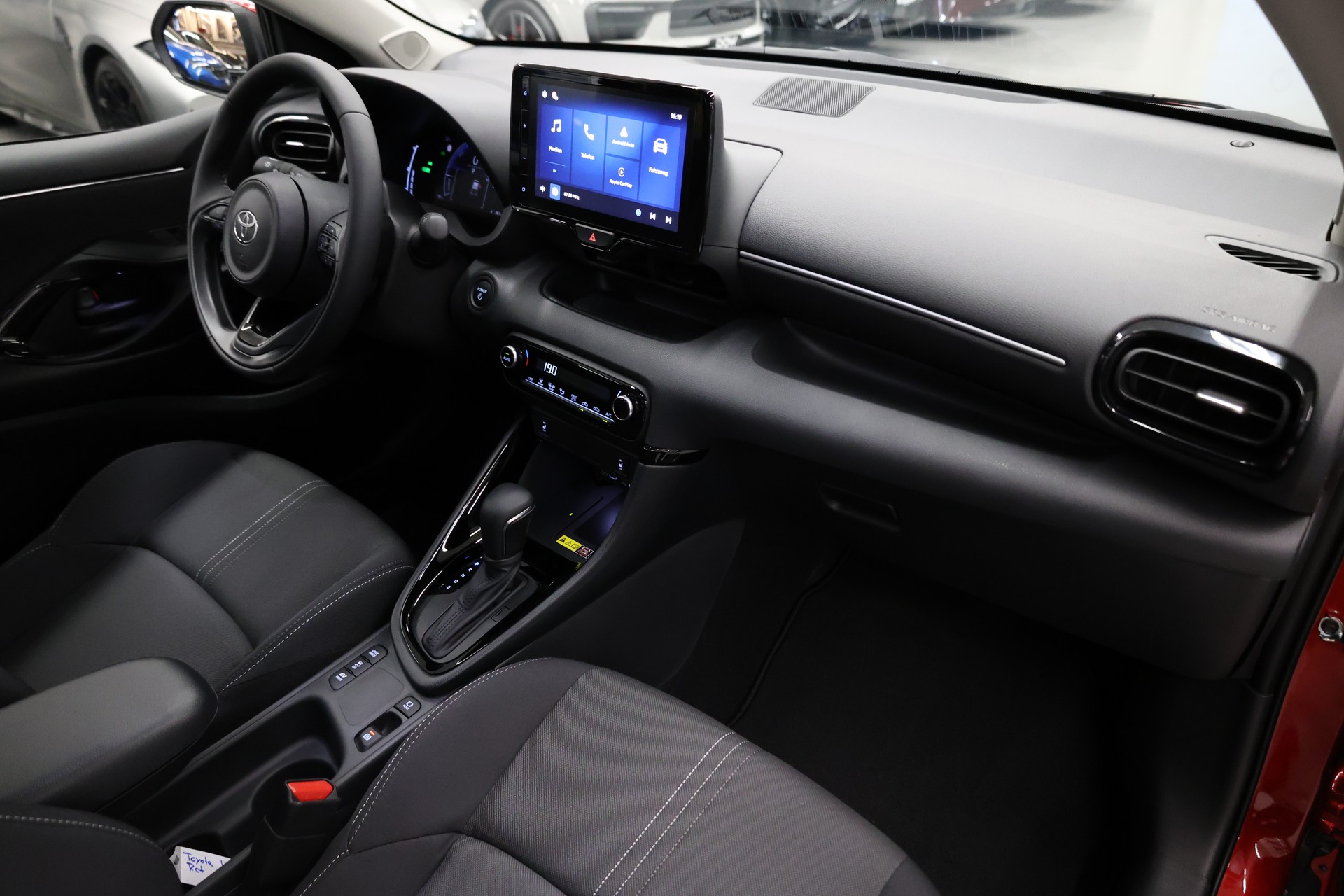 TOYOTA Yaris 1.5 VVT-i HSD Teamplayer-image-23