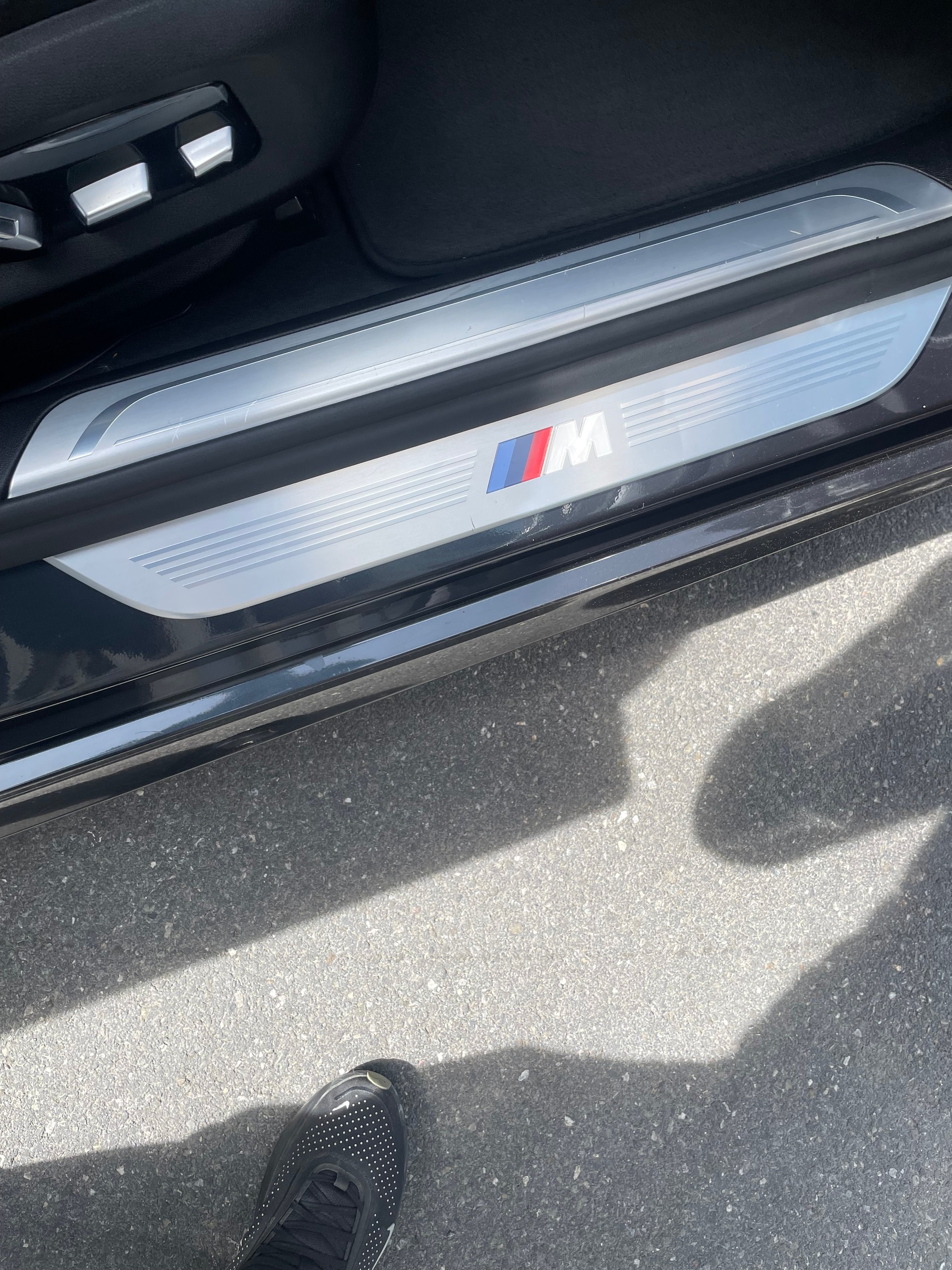 BMW 750i xDrive-image-5