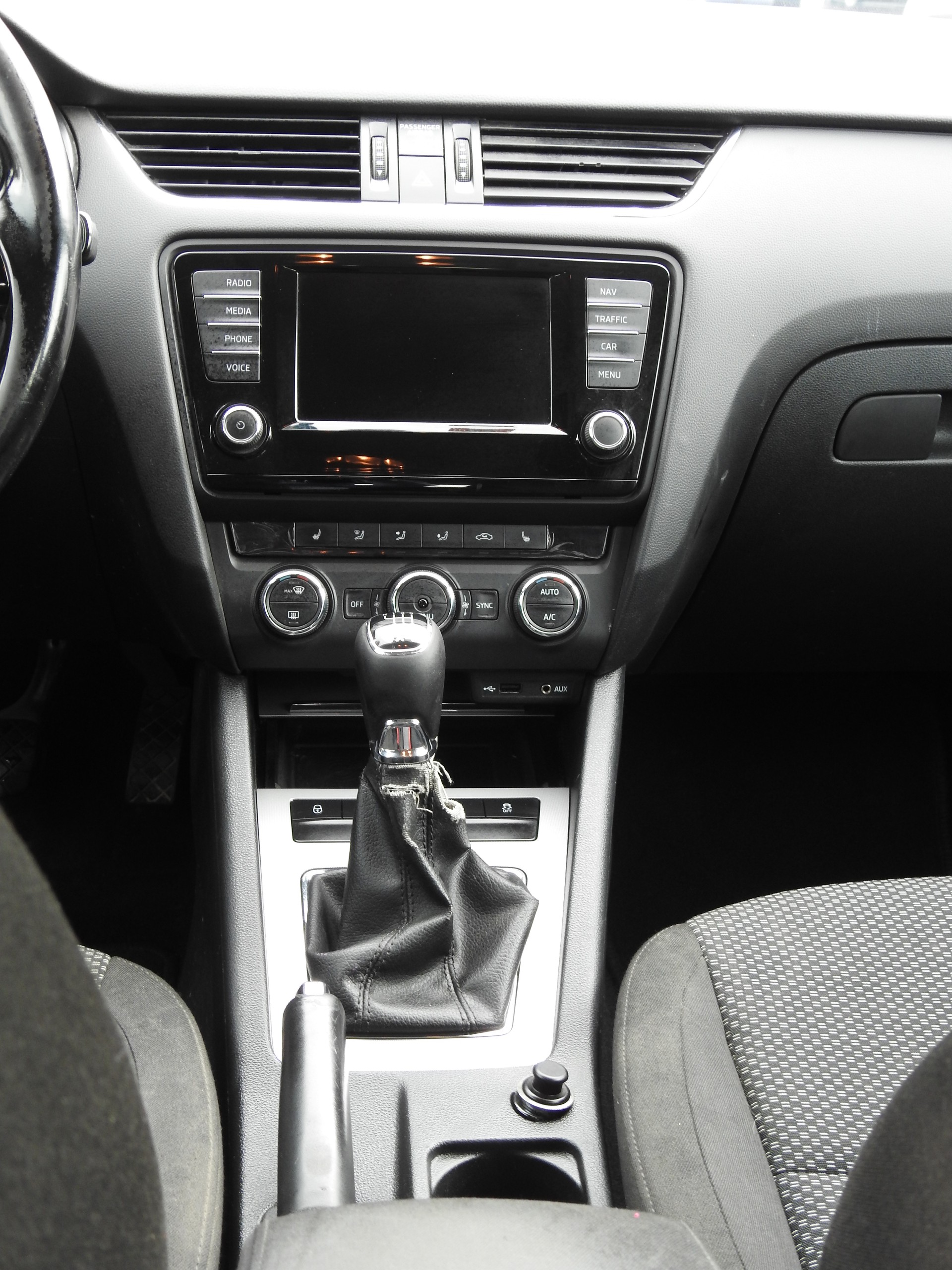 SKODA Octavia Combi 1.6 TDI Style 4x4-image-16
