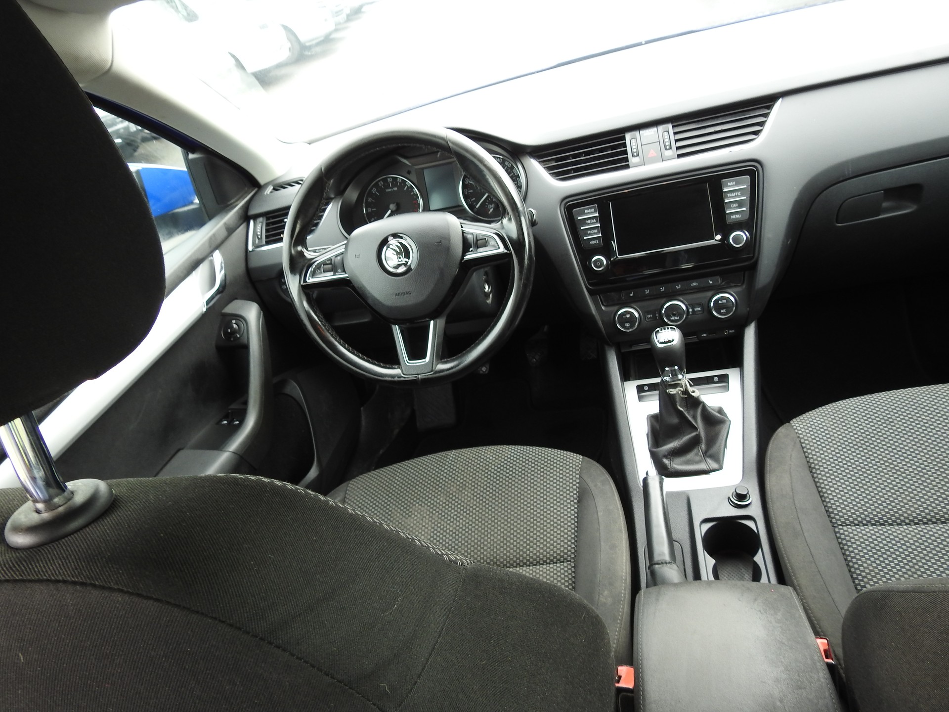 SKODA Octavia Combi 1.6 TDI Style 4x4-image-18