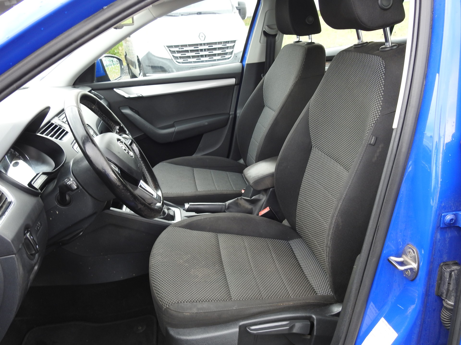 SKODA Octavia Combi 1.6 TDI Style 4x4-image-12