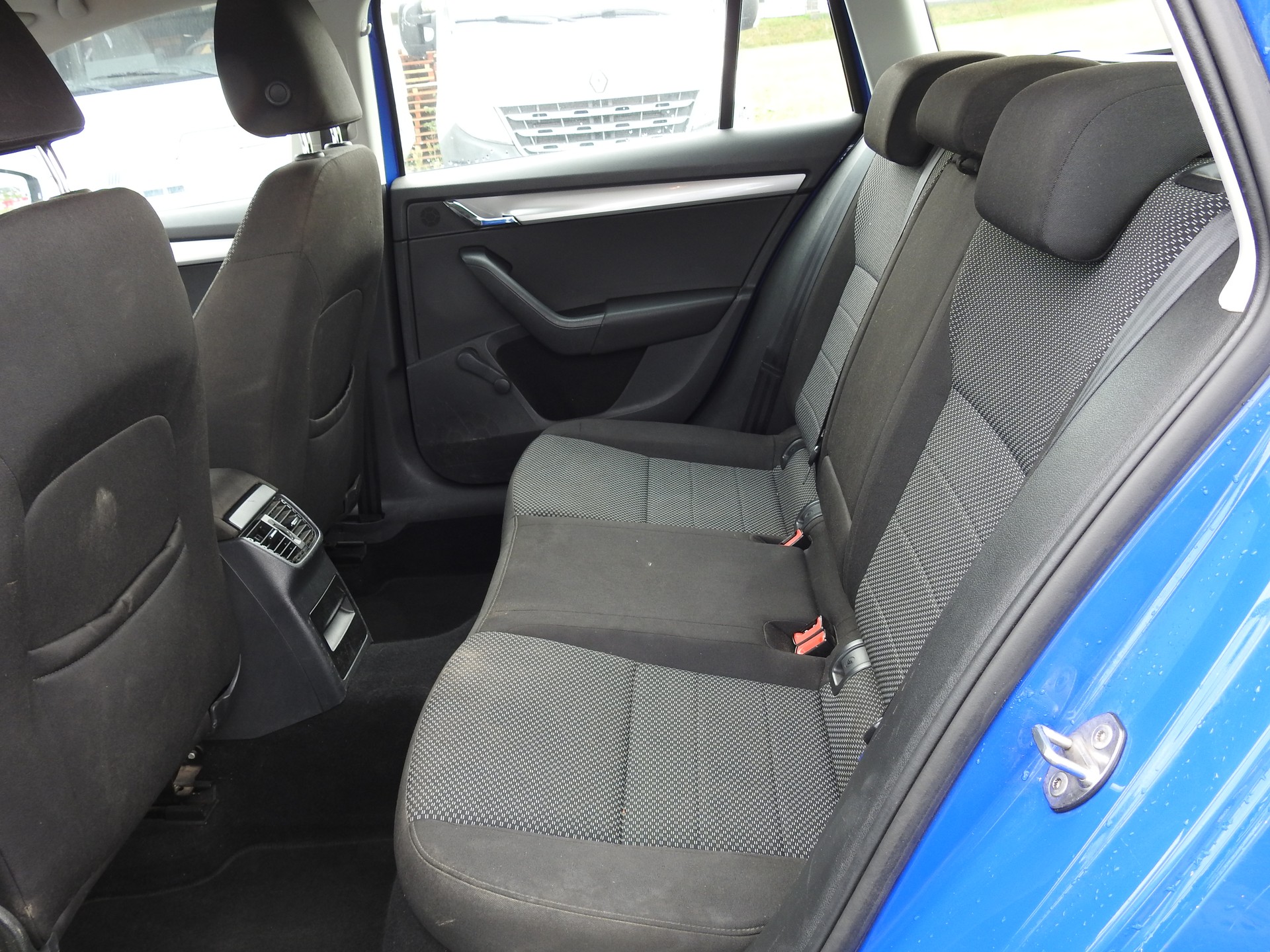 SKODA Octavia Combi 1.6 TDI Style 4x4-image-13