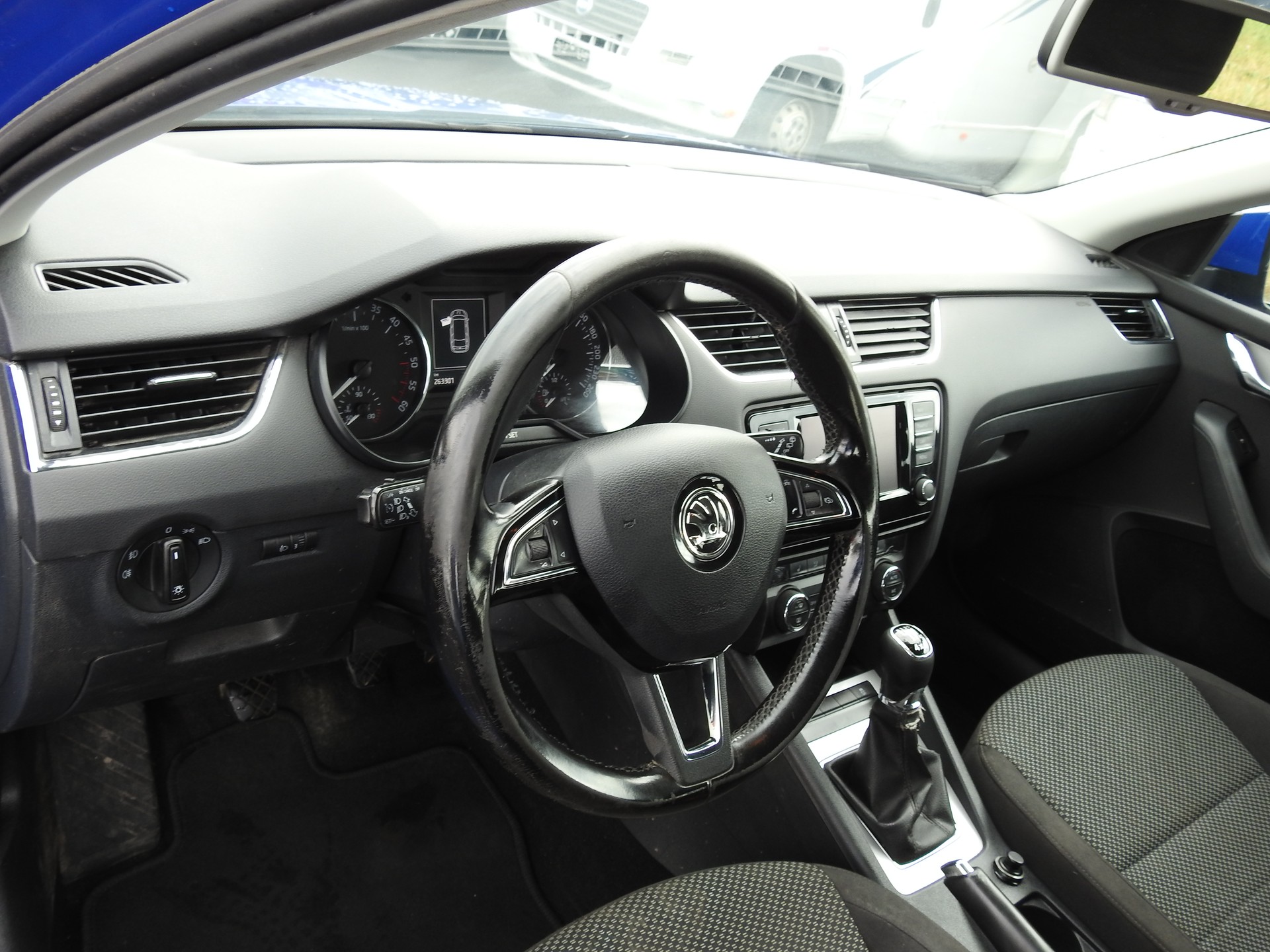 SKODA Octavia Combi 1.6 TDI Style 4x4-image-11