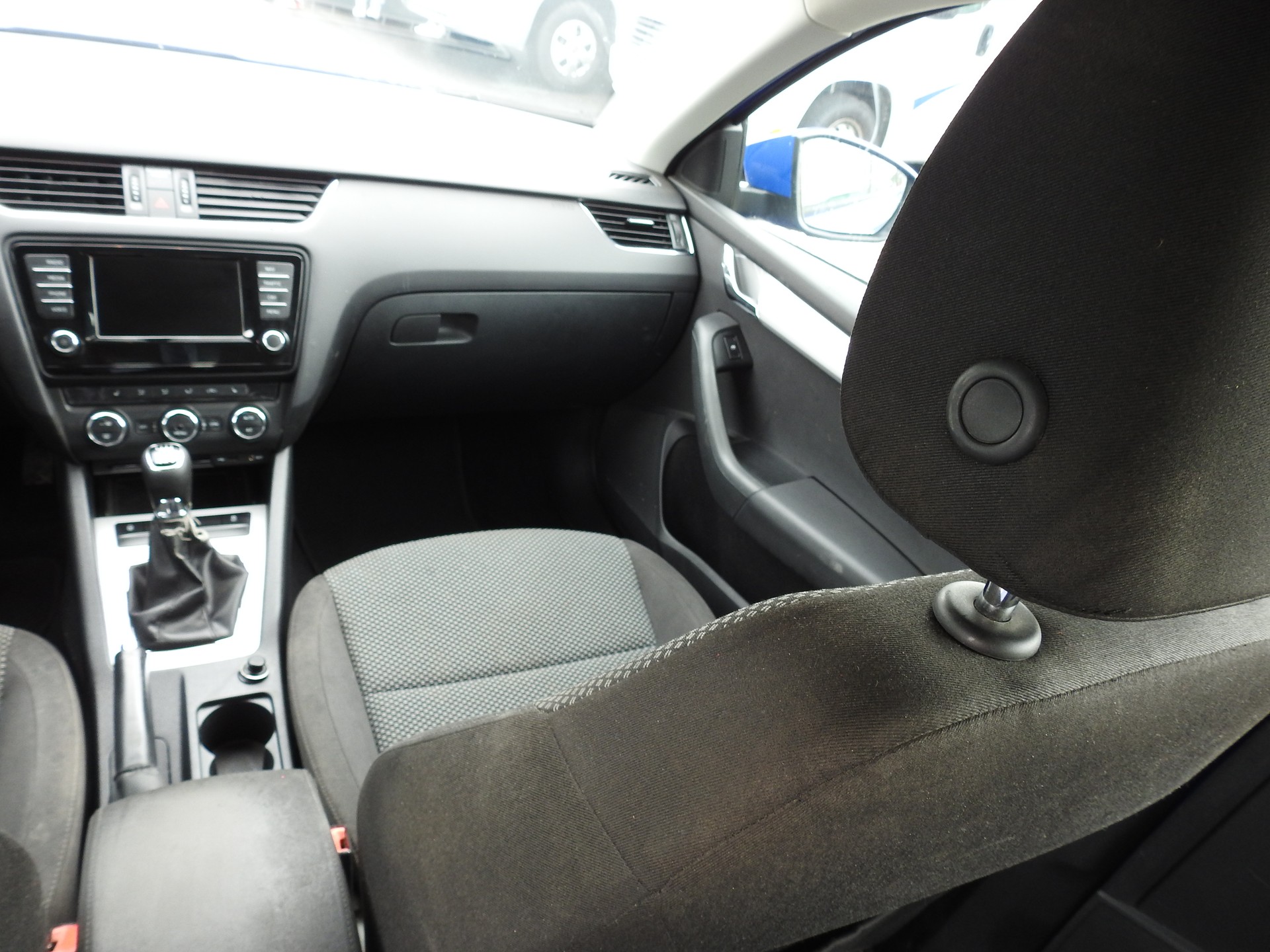 SKODA Octavia Combi 1.6 TDI Style 4x4-image-17
