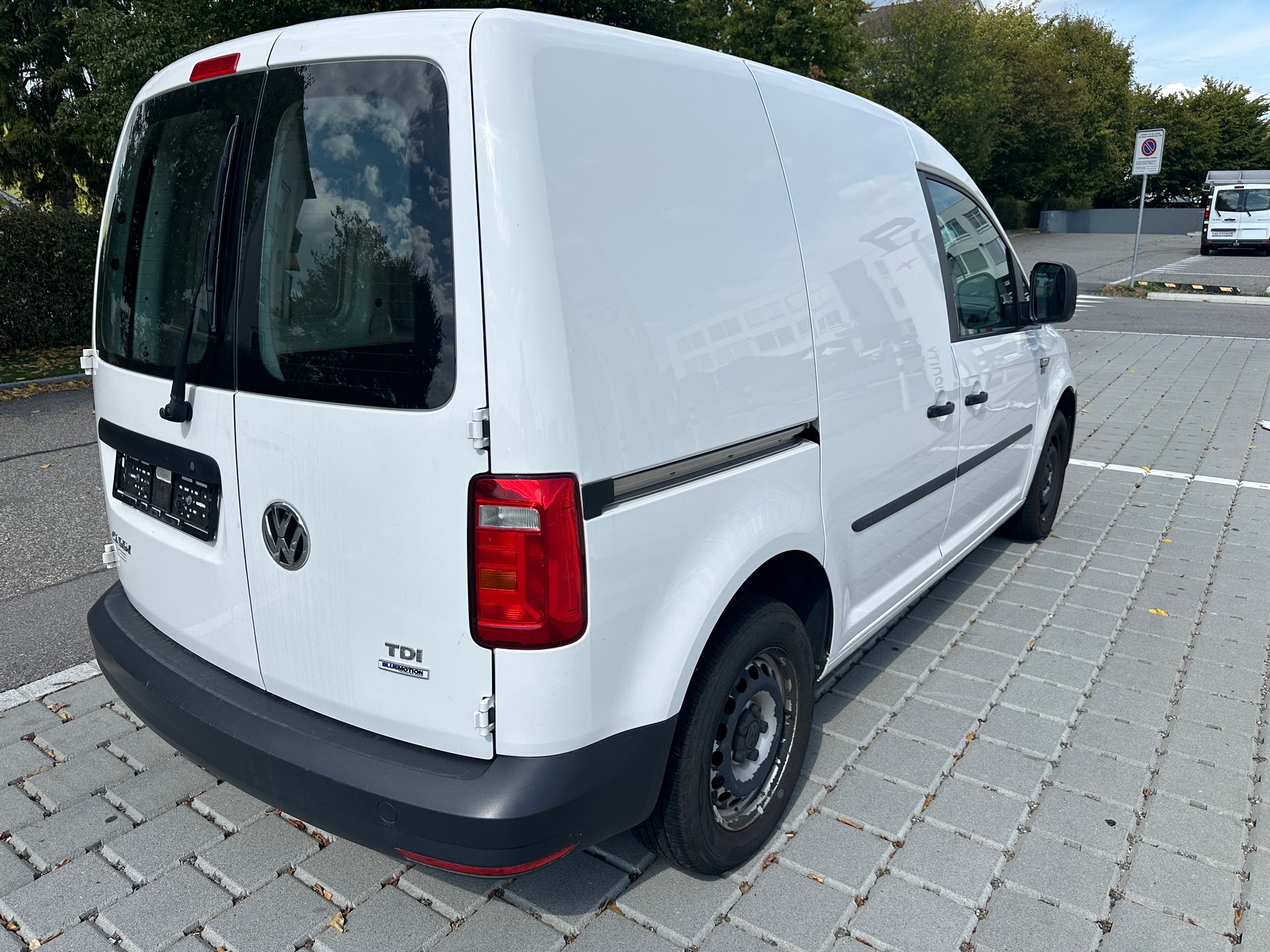 VW Caddy 2.0TDI BlueMotion Technology-image-3