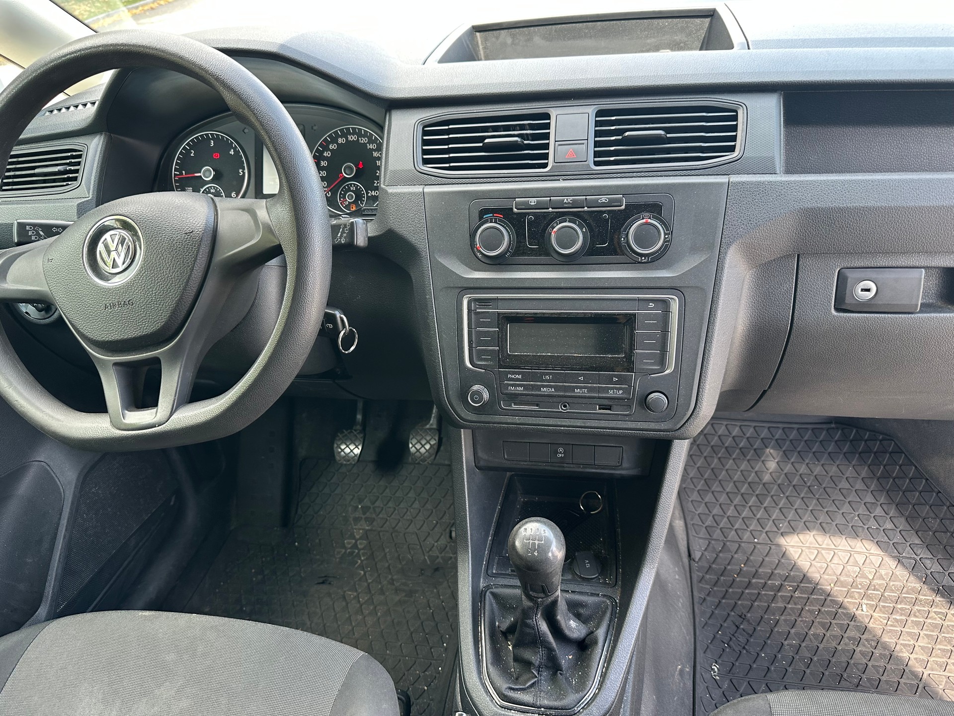VW Caddy 2.0TDI BlueMotion Technology-image-5