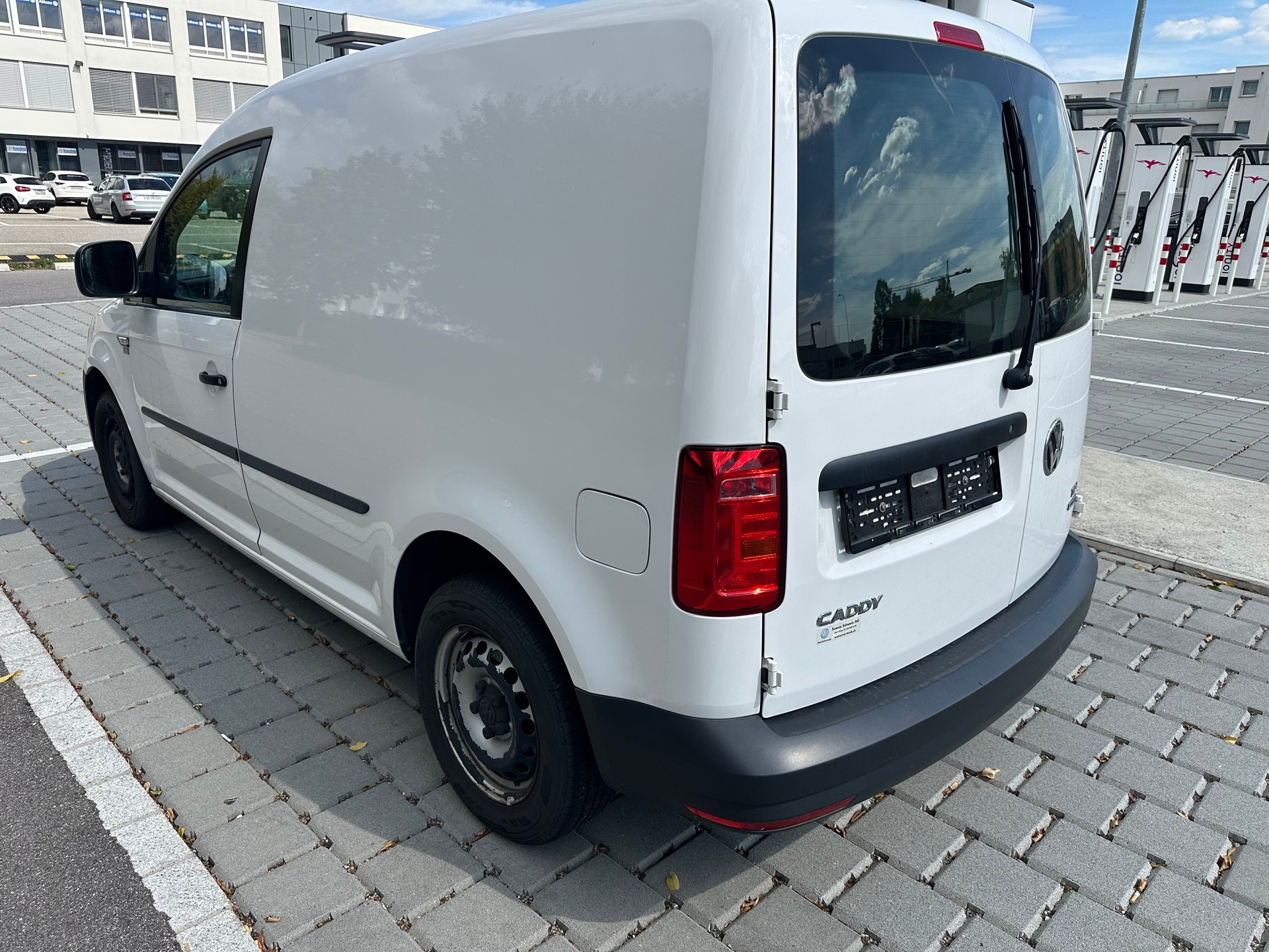 VW Caddy 2.0TDI BlueMotion Technology-image-2