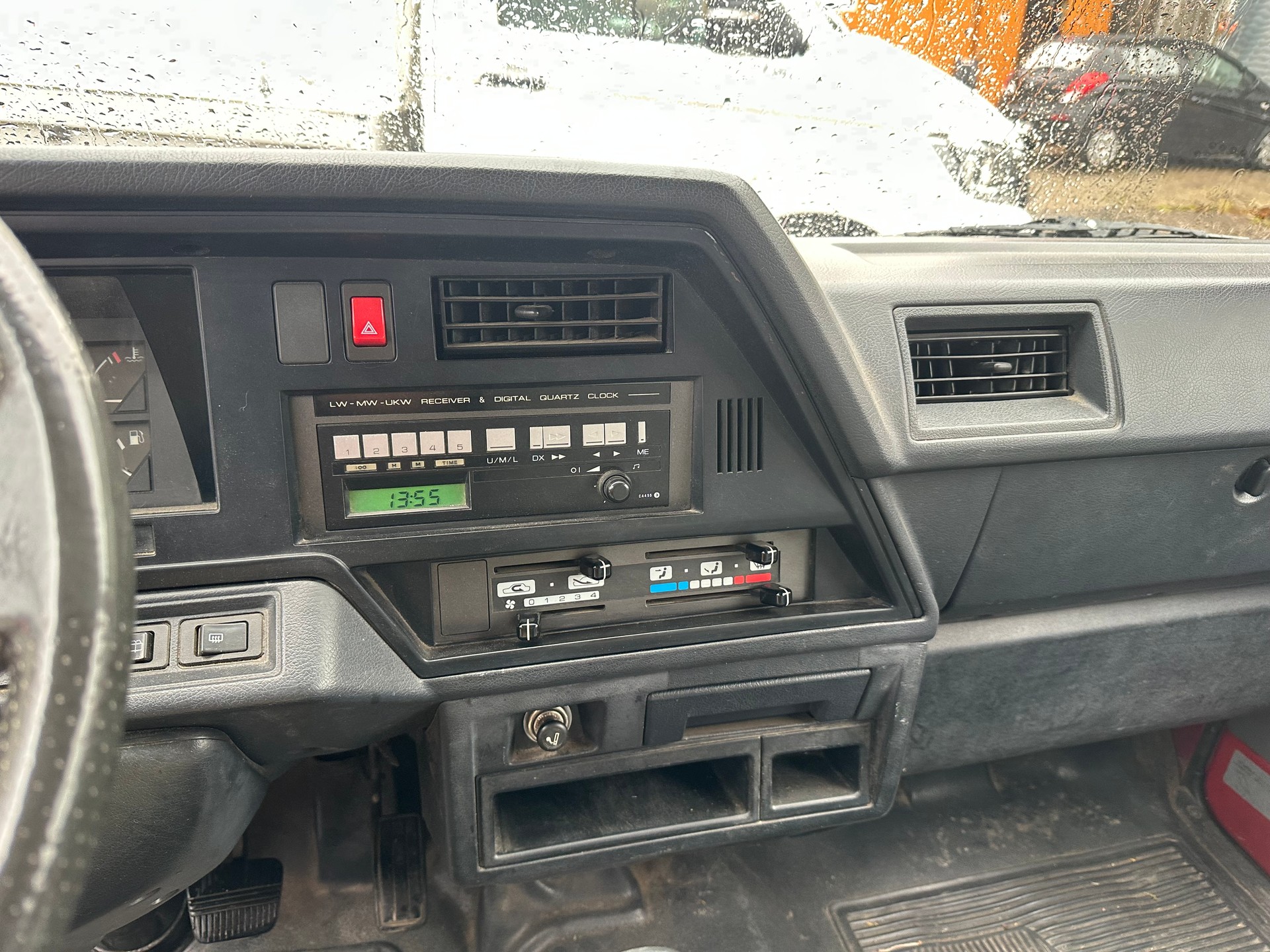 NISSAN Urvan 2.4-image-3