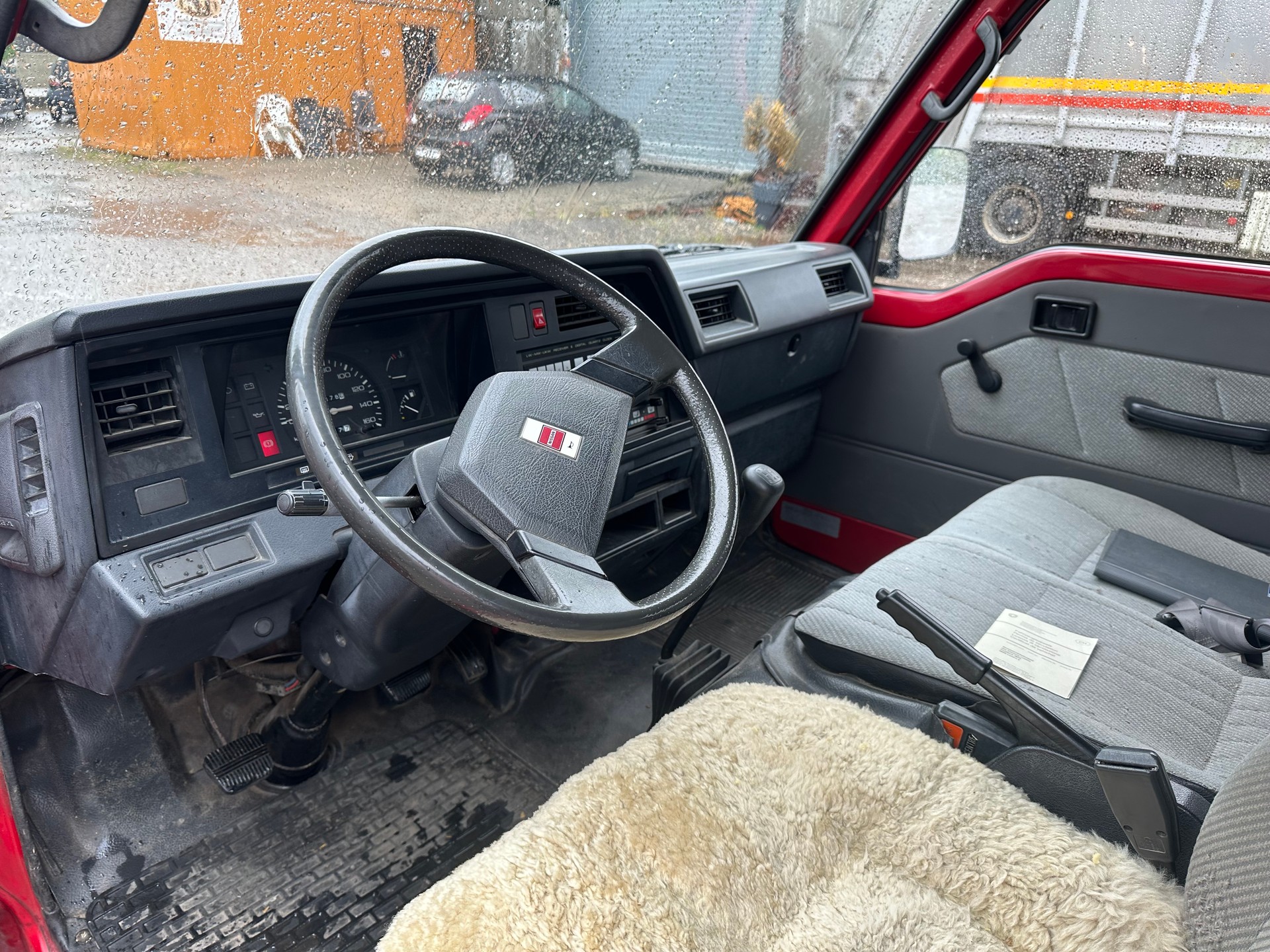 NISSAN Urvan 2.4-image-4