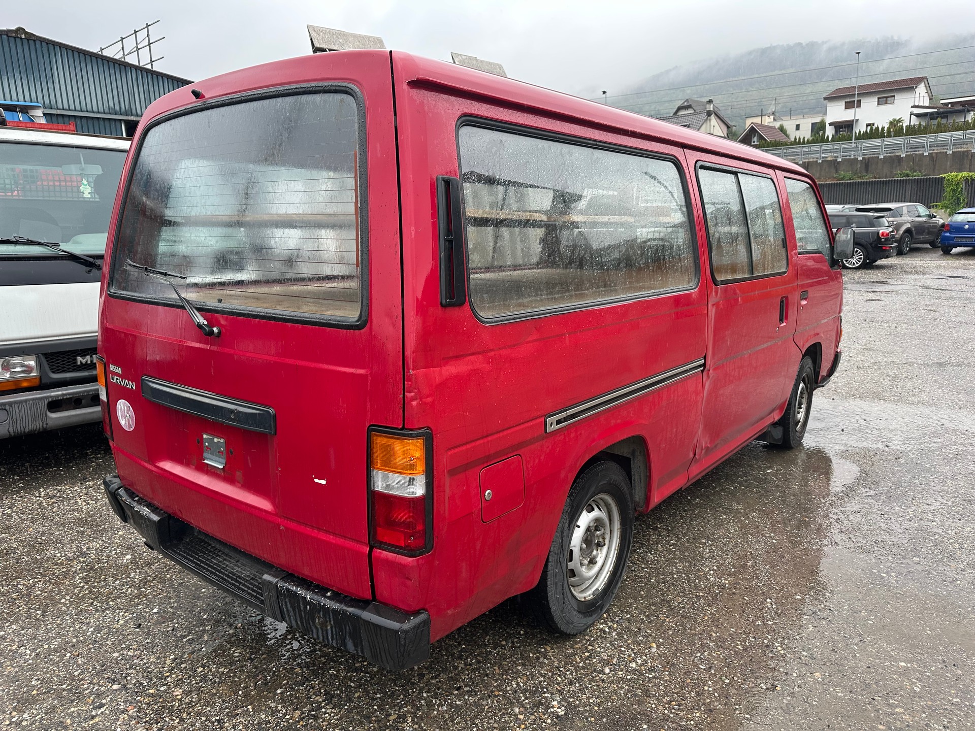 NISSAN Urvan 2.4-image-2