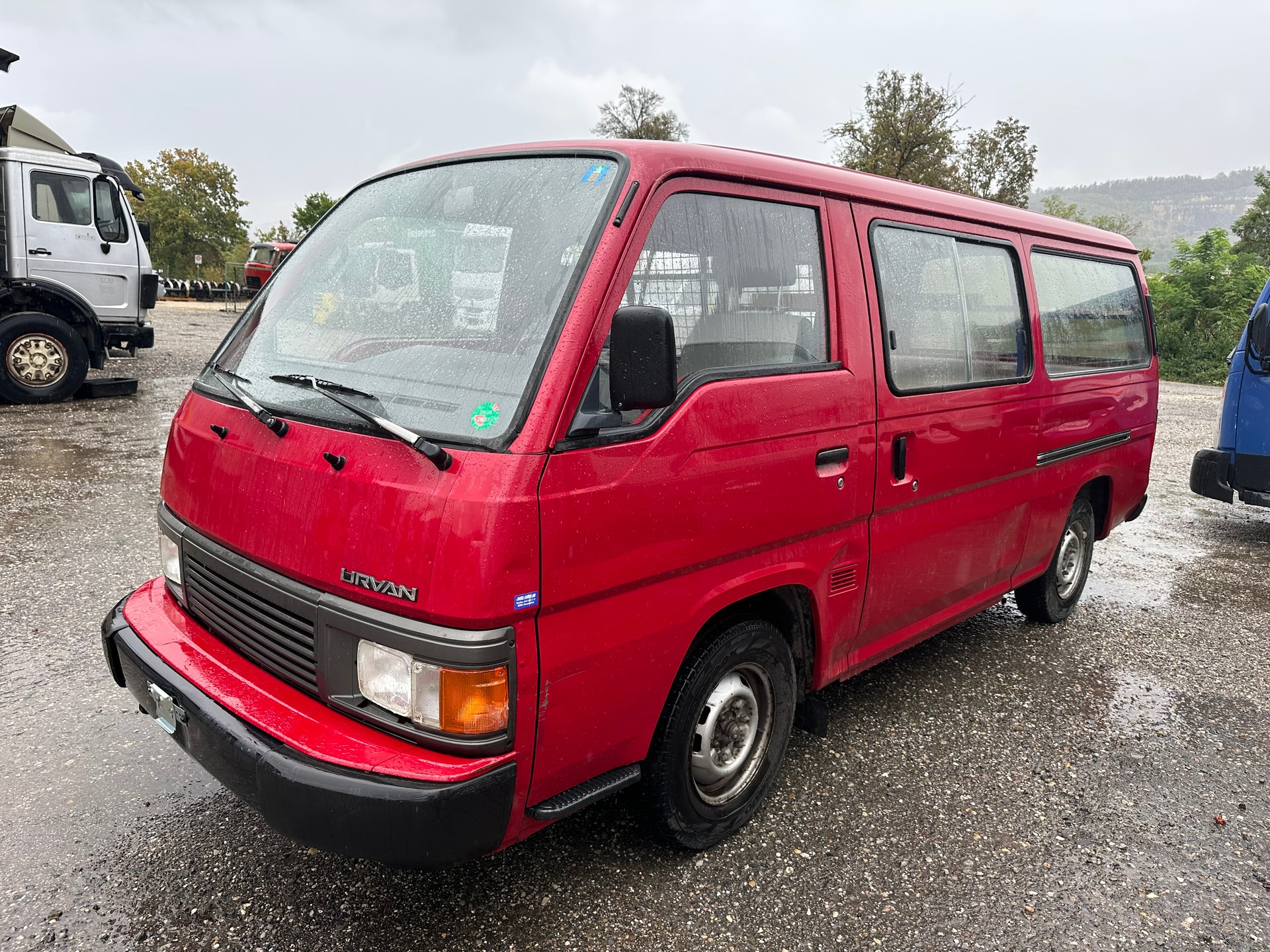 NISSAN Urvan 2.4-image-0