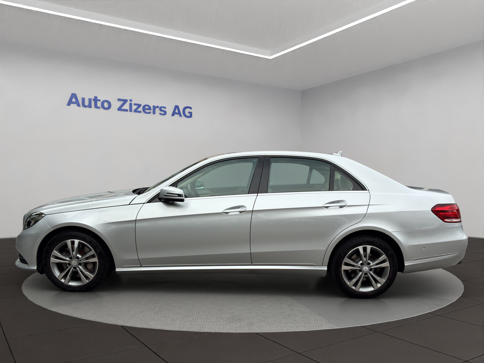 MERCEDES-BENZ E 400 Avantgarde 4Matic 7G-Tronic-image-2
