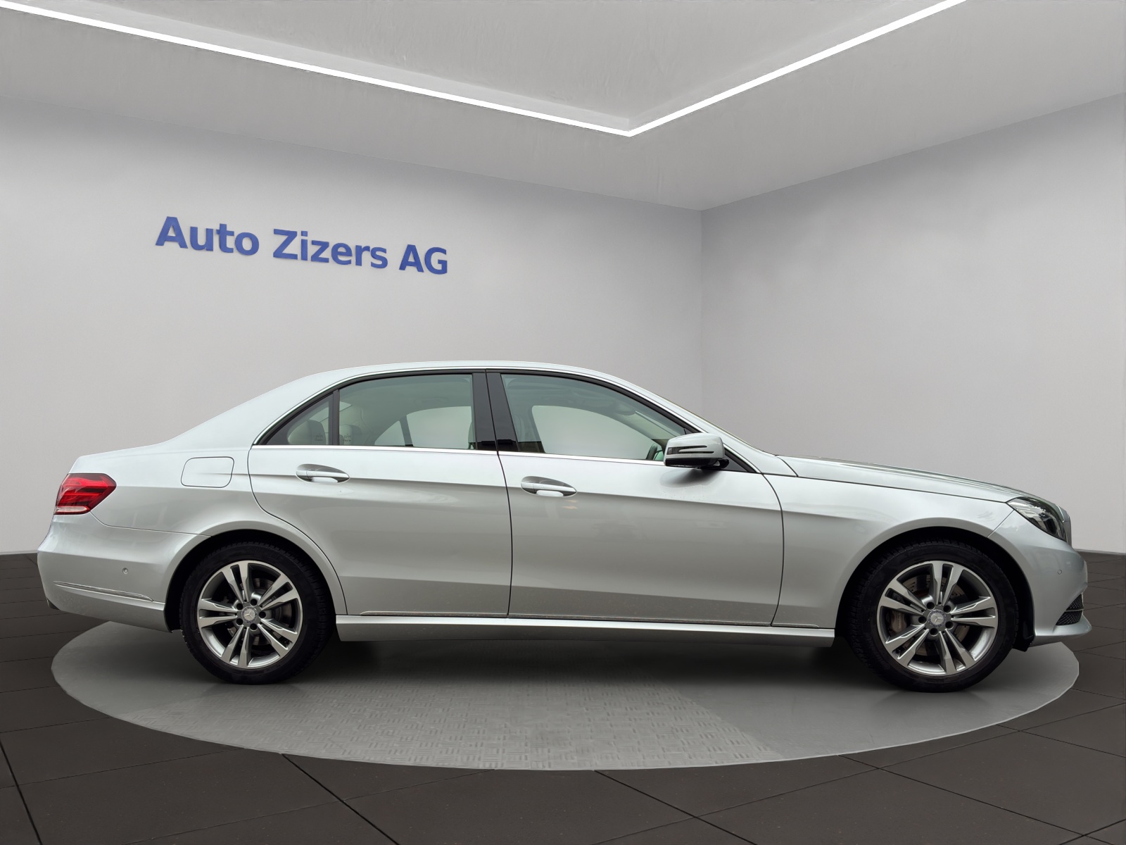 MERCEDES-BENZ E 400 Avantgarde 4Matic 7G-Tronic-image-6