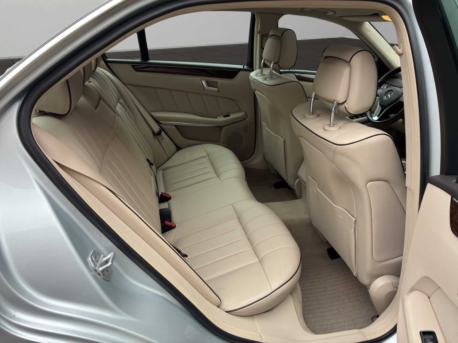 MERCEDES-BENZ E 400 Avantgarde 4Matic 7G-Tronic-image-12