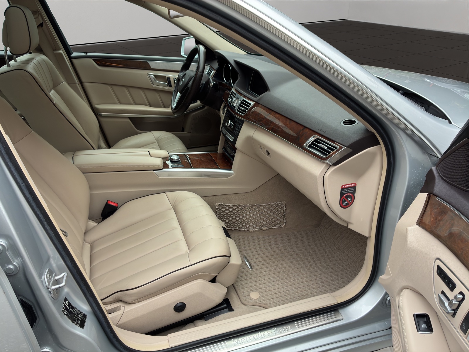 MERCEDES-BENZ E 400 Avantgarde 4Matic 7G-Tronic-image-11