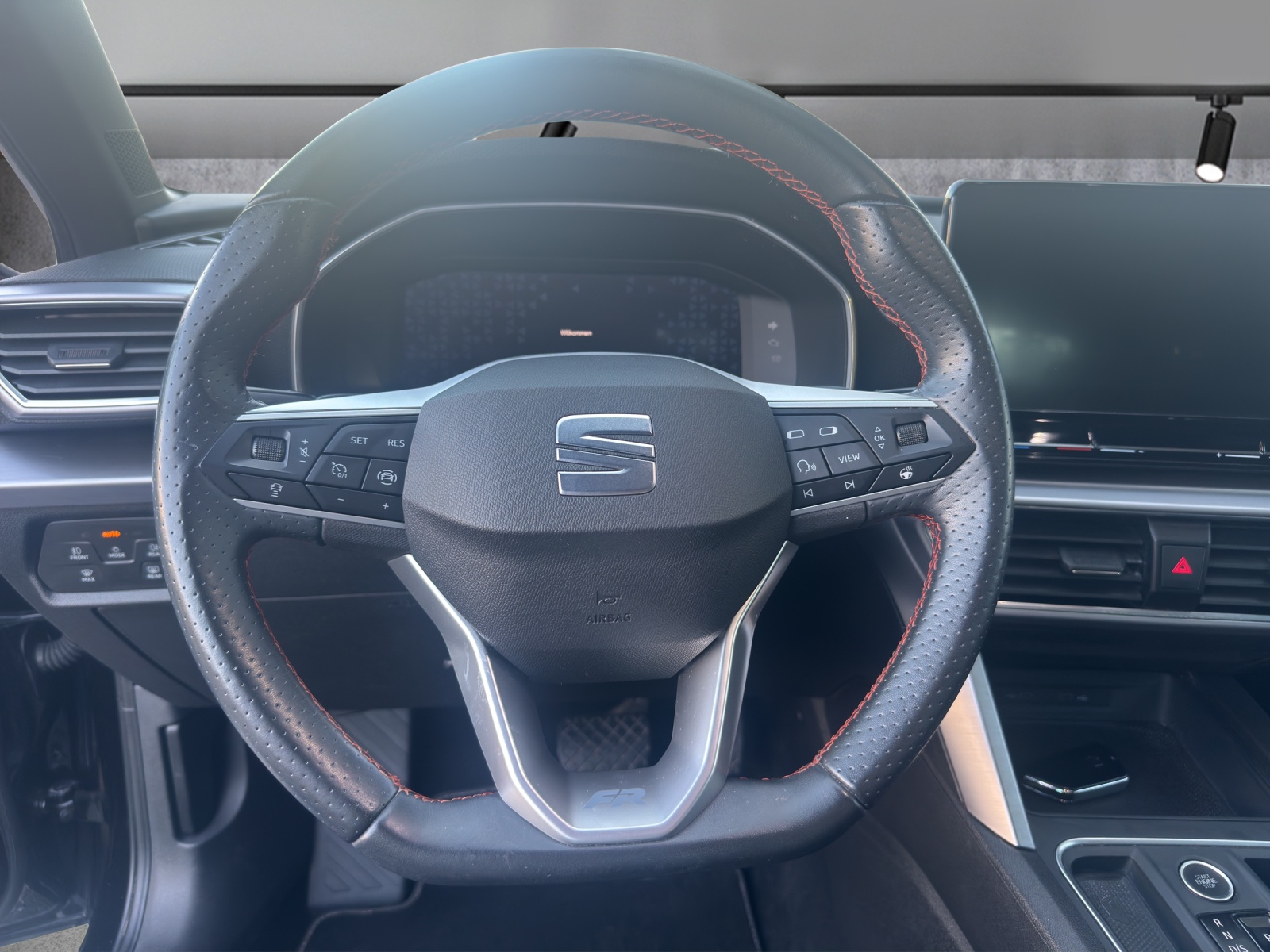 SEAT Leon ST 1.5 eTSI mHEV DSG FR-image-6