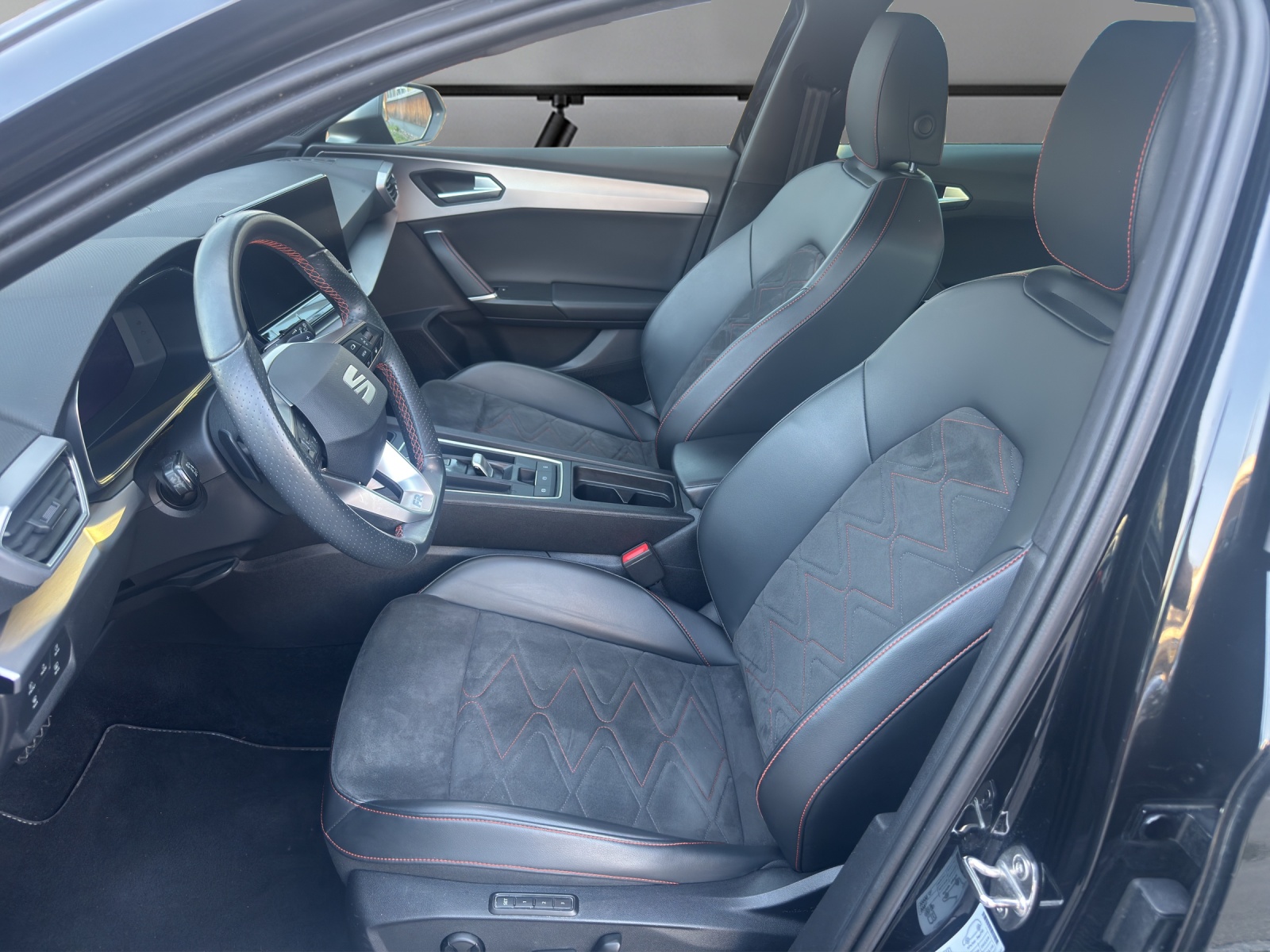 SEAT Leon ST 1.5 eTSI mHEV DSG FR-image-5