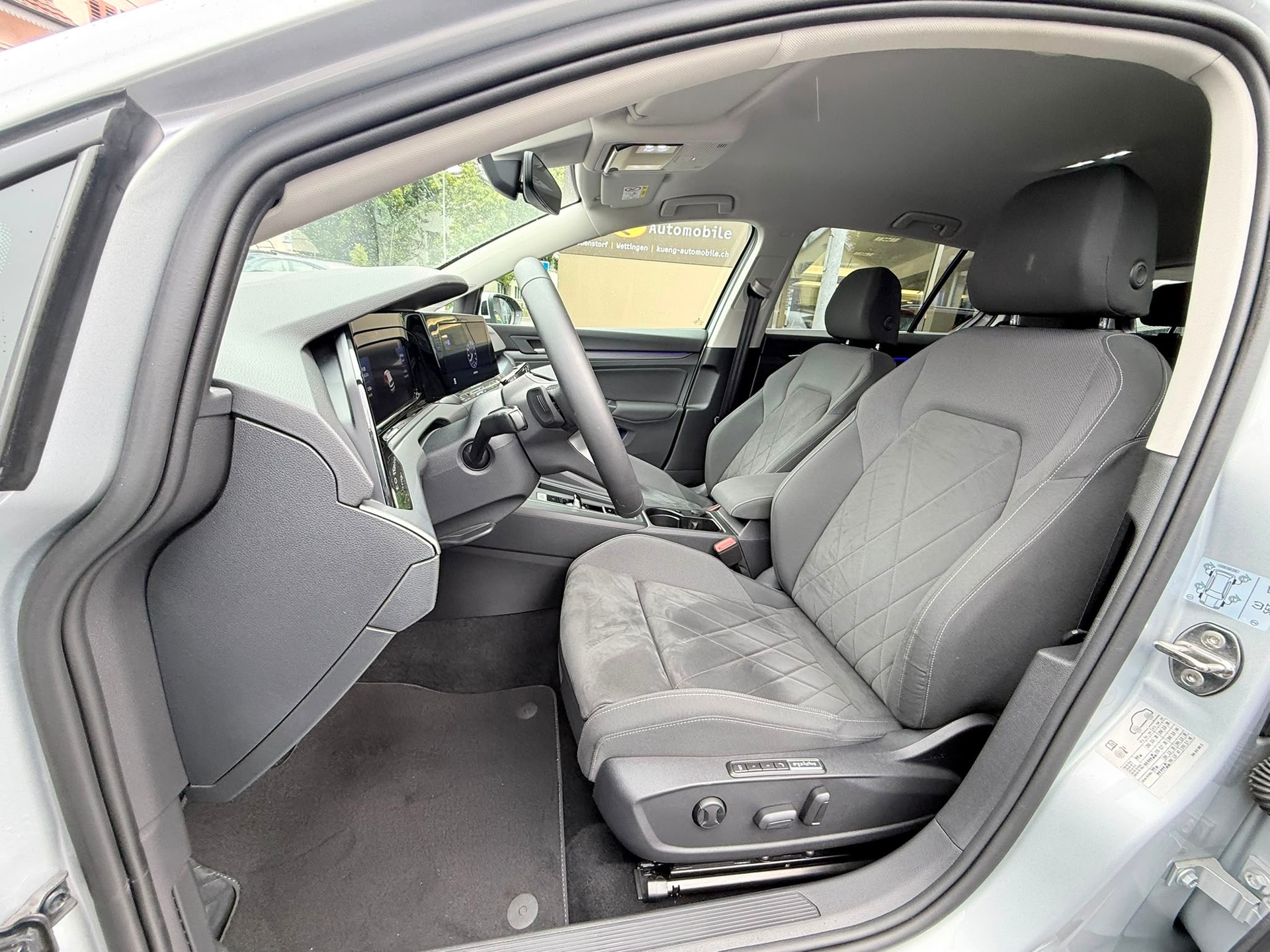 VW Golf 1.4 TSI PHEV Style-image-10