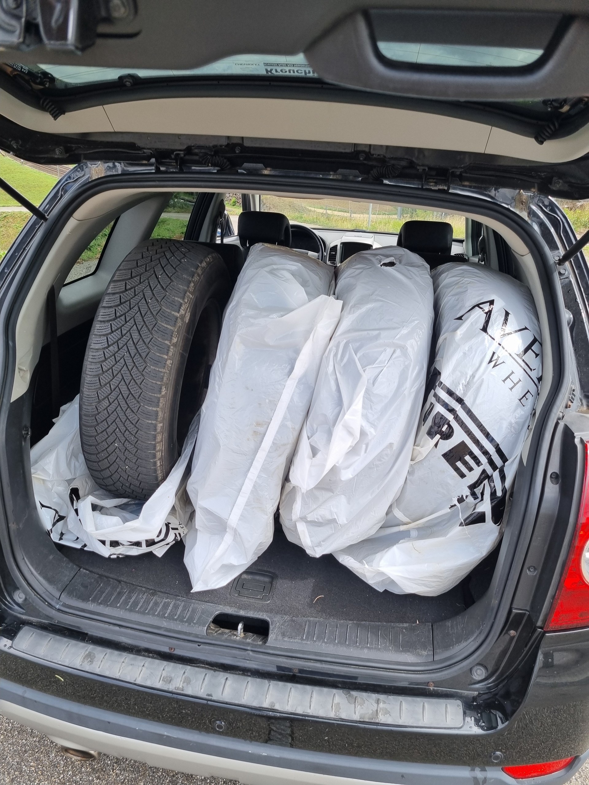 CHEVROLET Captiva 2.4 100 Anniversary 4WD Automatic-image-4