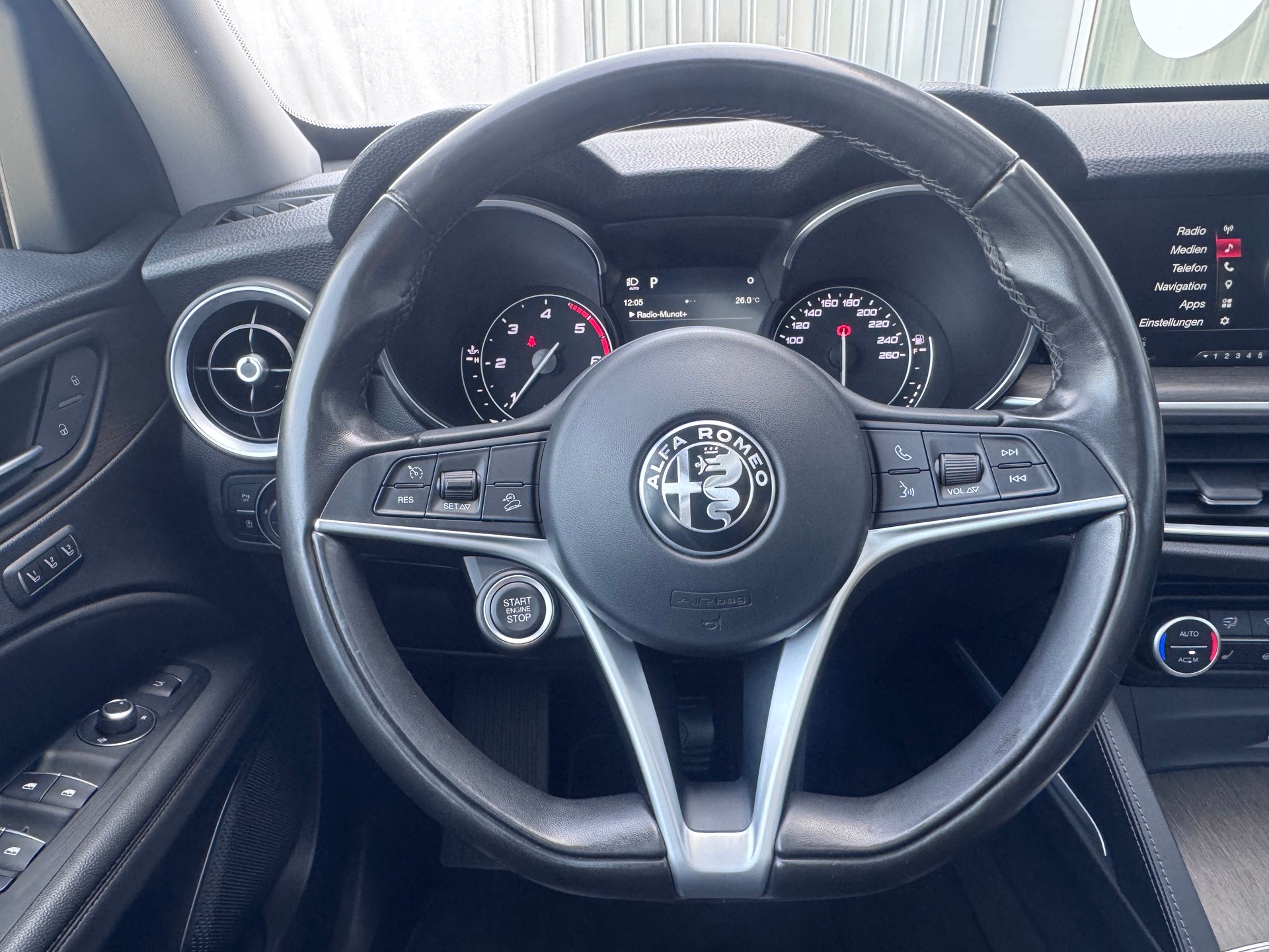 ALFA ROMEO Stelvio 2.2 JTDM Super+4x4+Automat++Navi+Bluetooth+Rückfahrkamera+Ledersitze+Panorama-Glasdach+19"Alu"Winterräder+frisch ab MFK-image-17