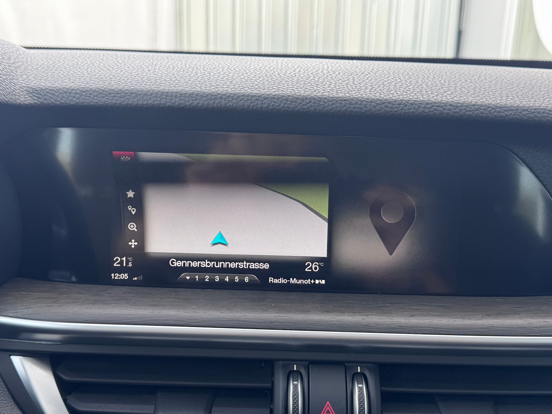 ALFA ROMEO Stelvio 2.2 JTDM Super+4x4+Automat++Navi+Bluetooth+Rückfahrkamera+Ledersitze+Panorama-Glasdach+19"Alu"Winterräder+frisch ab MFK-image-23
