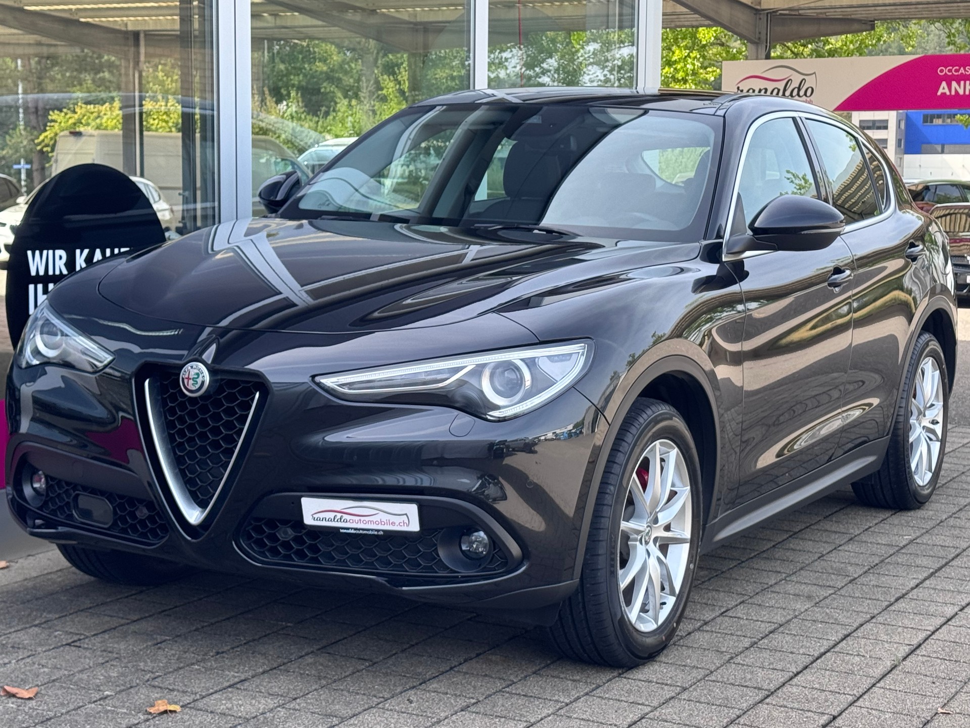 ALFA ROMEO Stelvio 2.2 JTDM Super+4x4+Automat++Navi+Bluetooth+Rückfahrkamera+Ledersitze+Panorama-Glasdach+19"Alu"Winterräder+frisch ab MFK-image-2