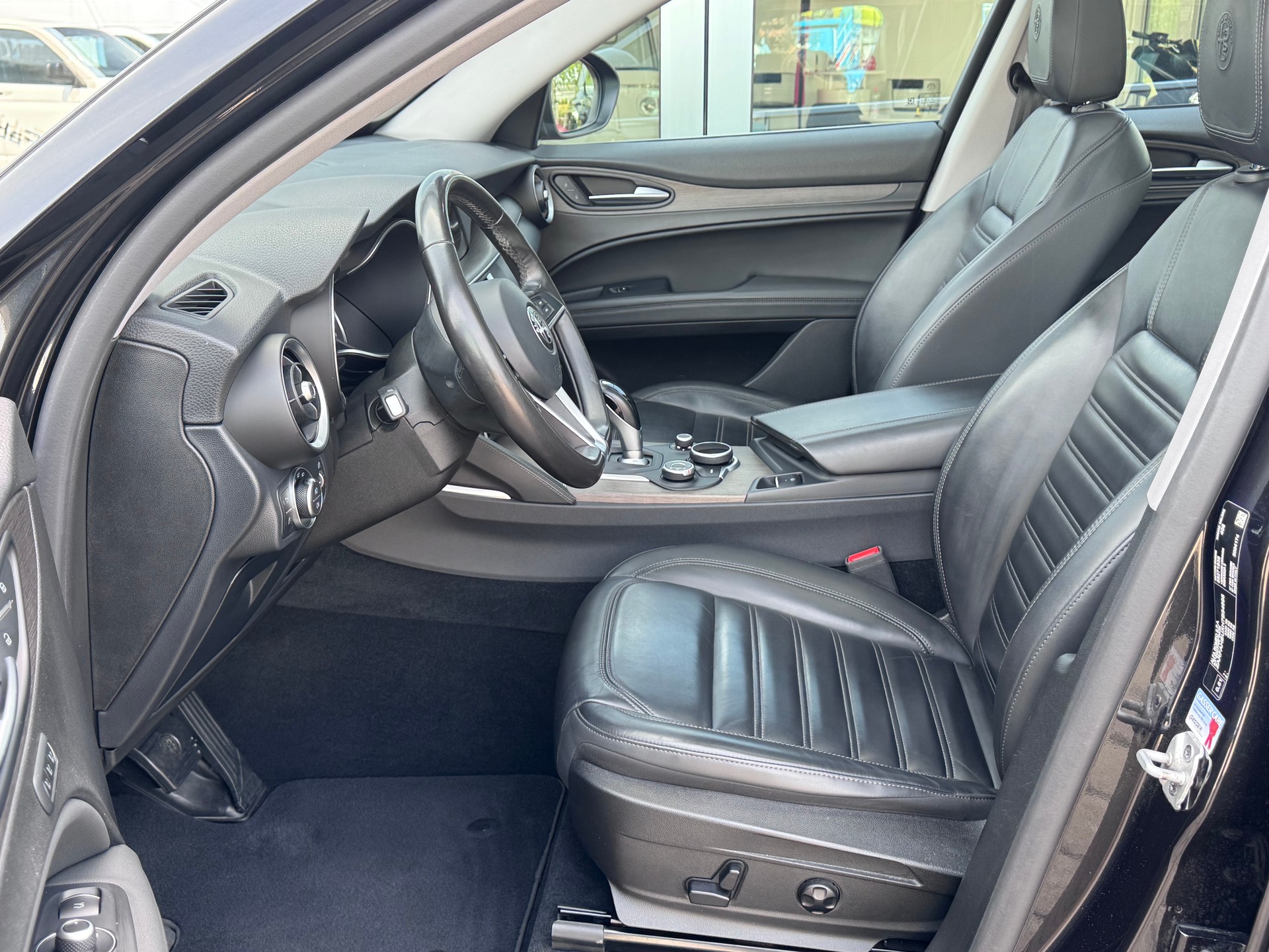 ALFA ROMEO Stelvio 2.2 JTDM Super+4x4+Automat++Navi+Bluetooth+Rückfahrkamera+Ledersitze+Panorama-Glasdach+19"Alu"Winterräder+frisch ab MFK-image-11