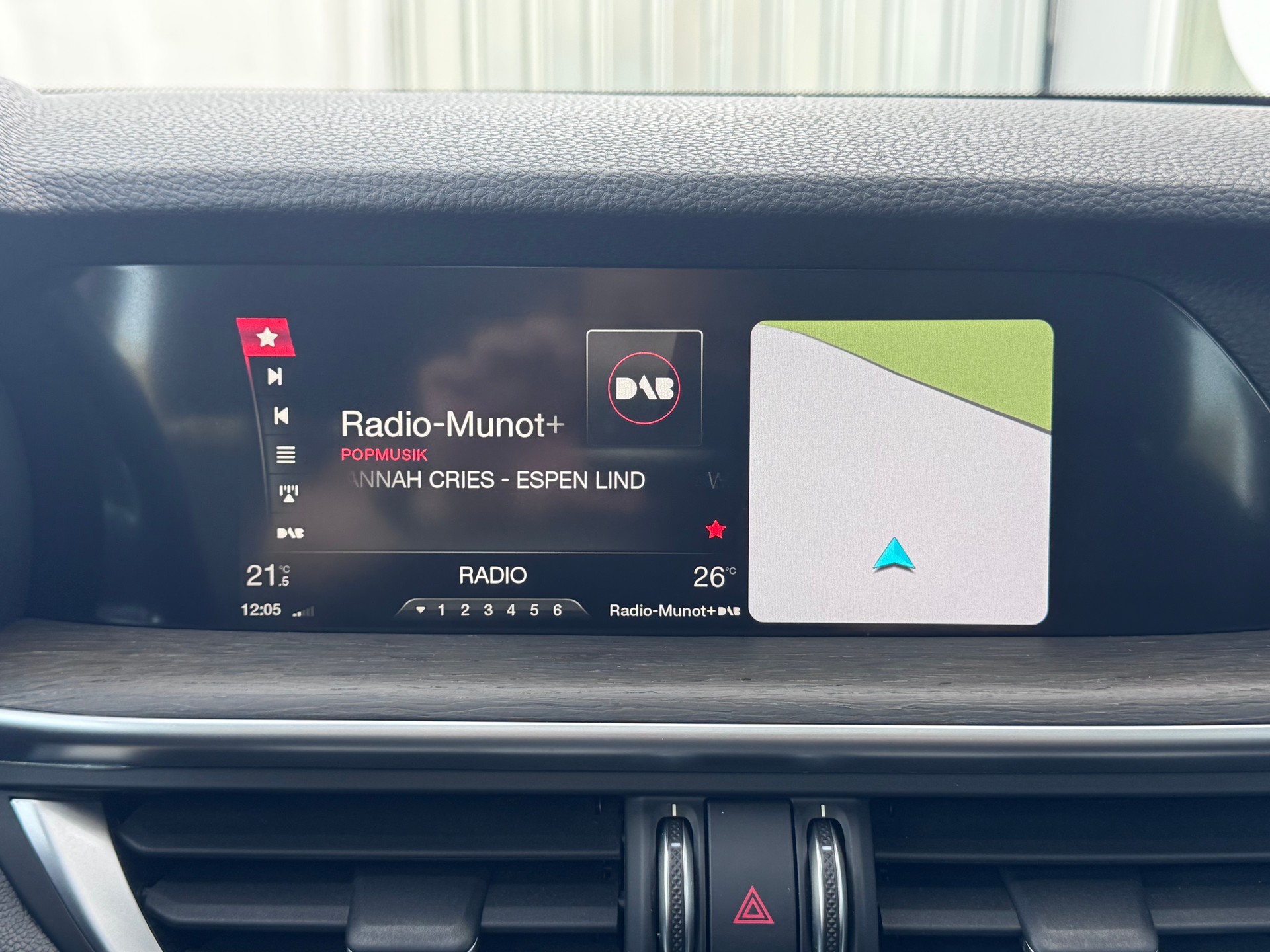 ALFA ROMEO Stelvio 2.2 JTDM Super+4x4+Automat++Navi+Bluetooth+Rückfahrkamera+Ledersitze+Panorama-Glasdach+19"Alu"Winterräder+frisch ab MFK-image-24