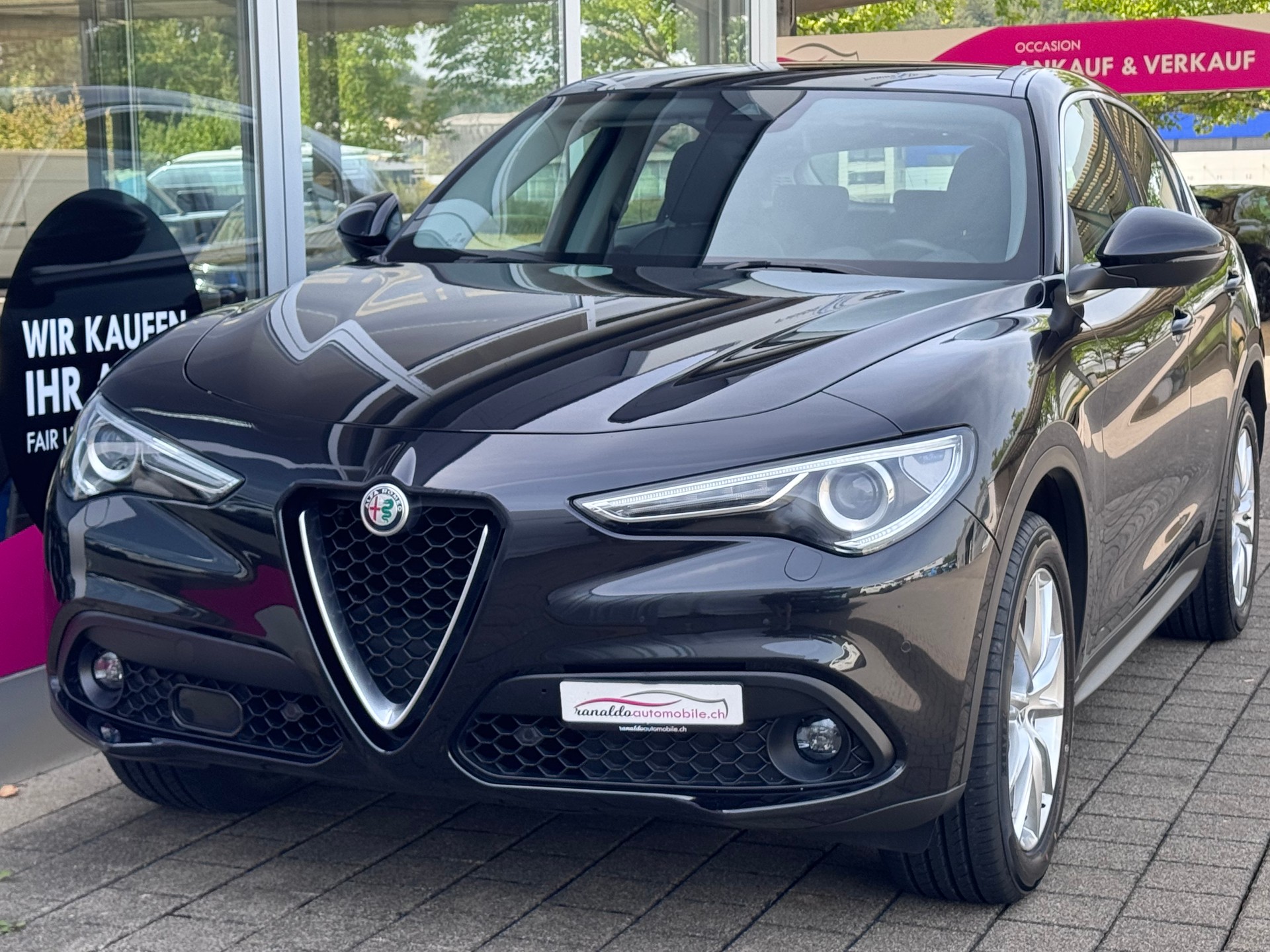 ALFA ROMEO Stelvio 2.2 JTDM Super+4x4+Automat++Navi+Bluetooth+Rückfahrkamera+Ledersitze+Panorama-Glasdach+19"Alu"Winterräder+frisch ab MFK-image-0