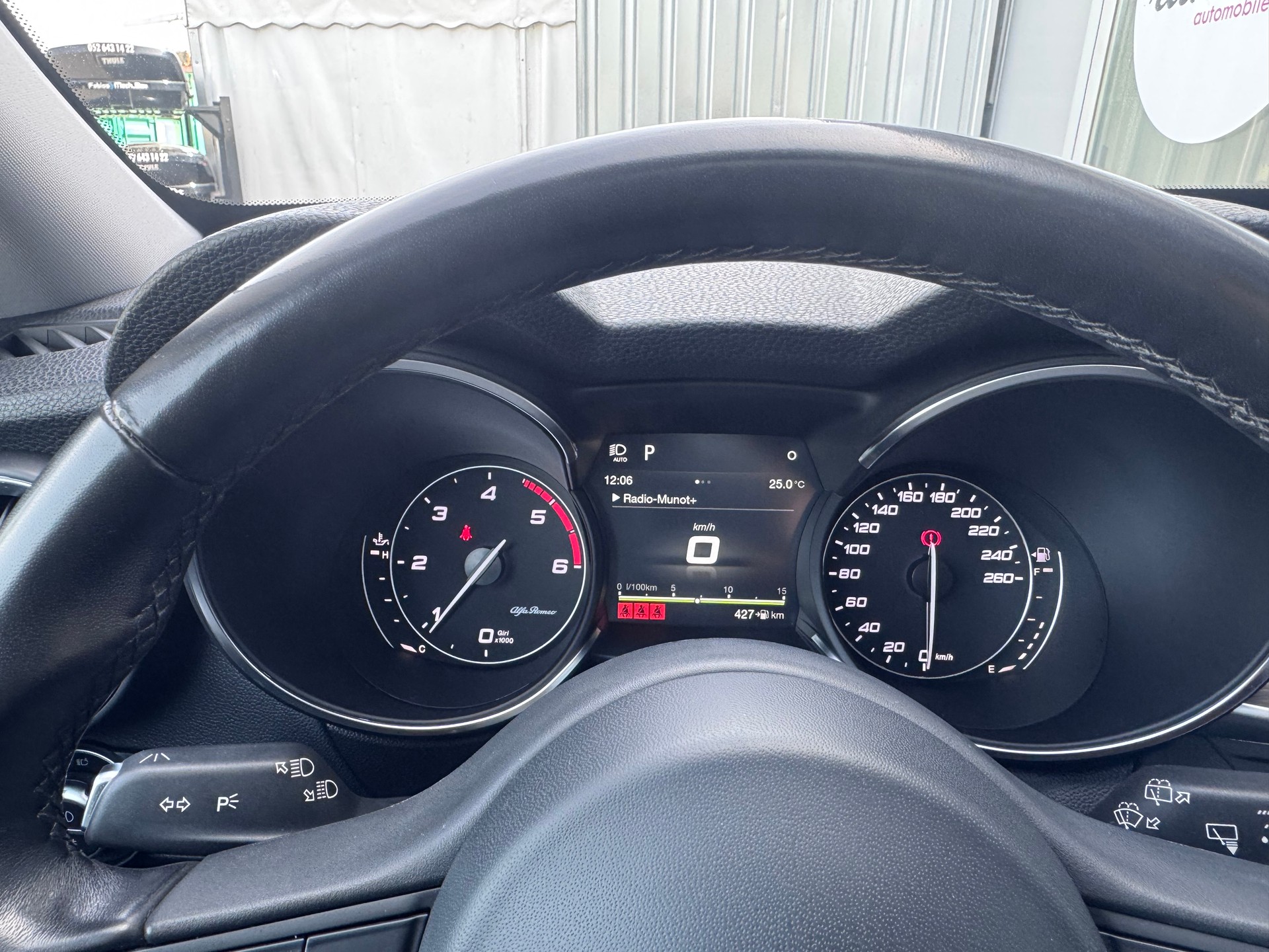 ALFA ROMEO Stelvio 2.2 JTDM Super+4x4+Automat++Navi+Bluetooth+Rückfahrkamera+Ledersitze+Panorama-Glasdach+19"Alu"Winterräder+frisch ab MFK-image-20