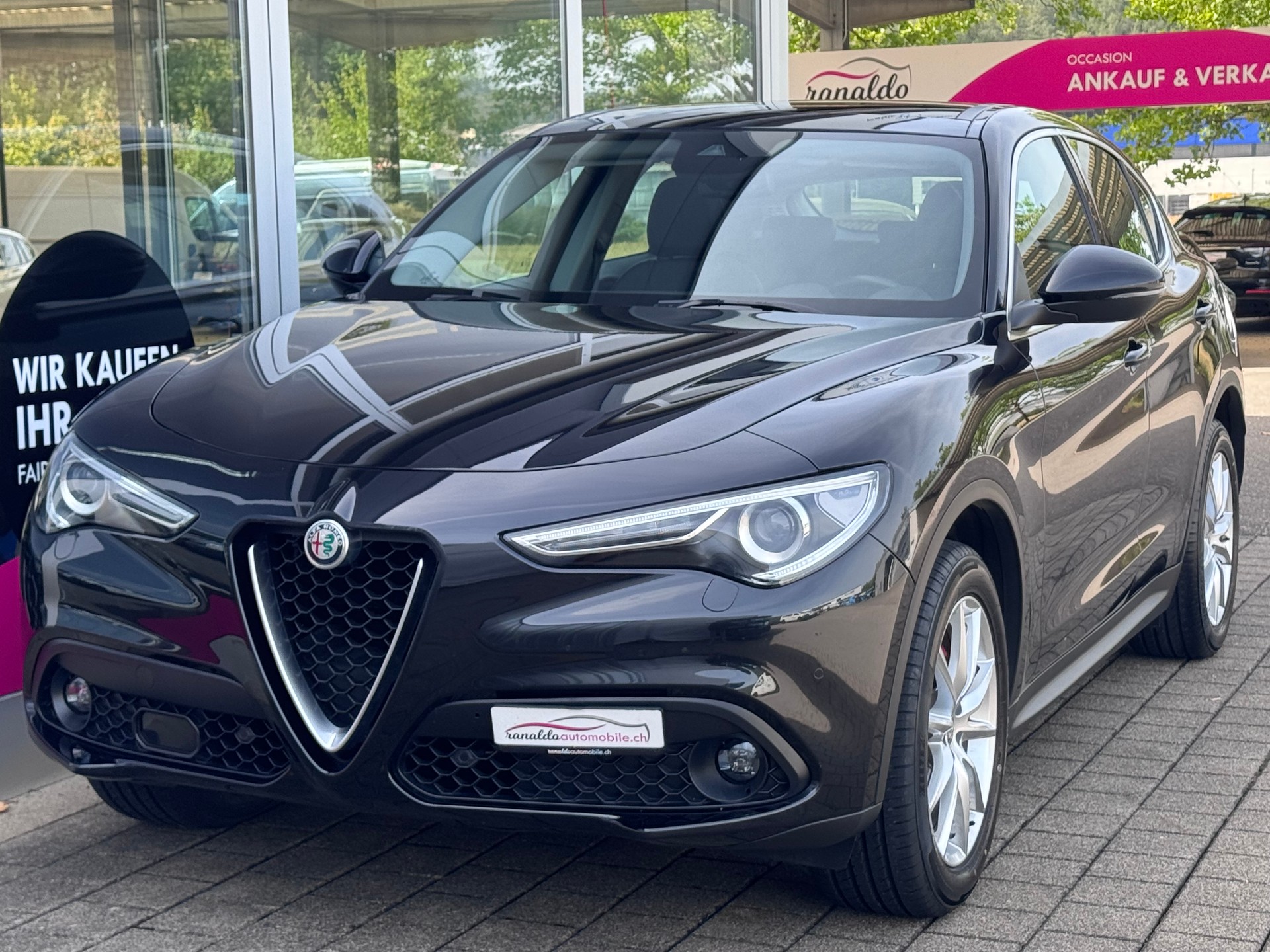 ALFA ROMEO Stelvio 2.2 JTDM Super+4x4+Automat++Navi+Bluetooth+Rückfahrkamera+Ledersitze+Panorama-Glasdach+19"Alu"Winterräder+frisch ab MFK-image-1