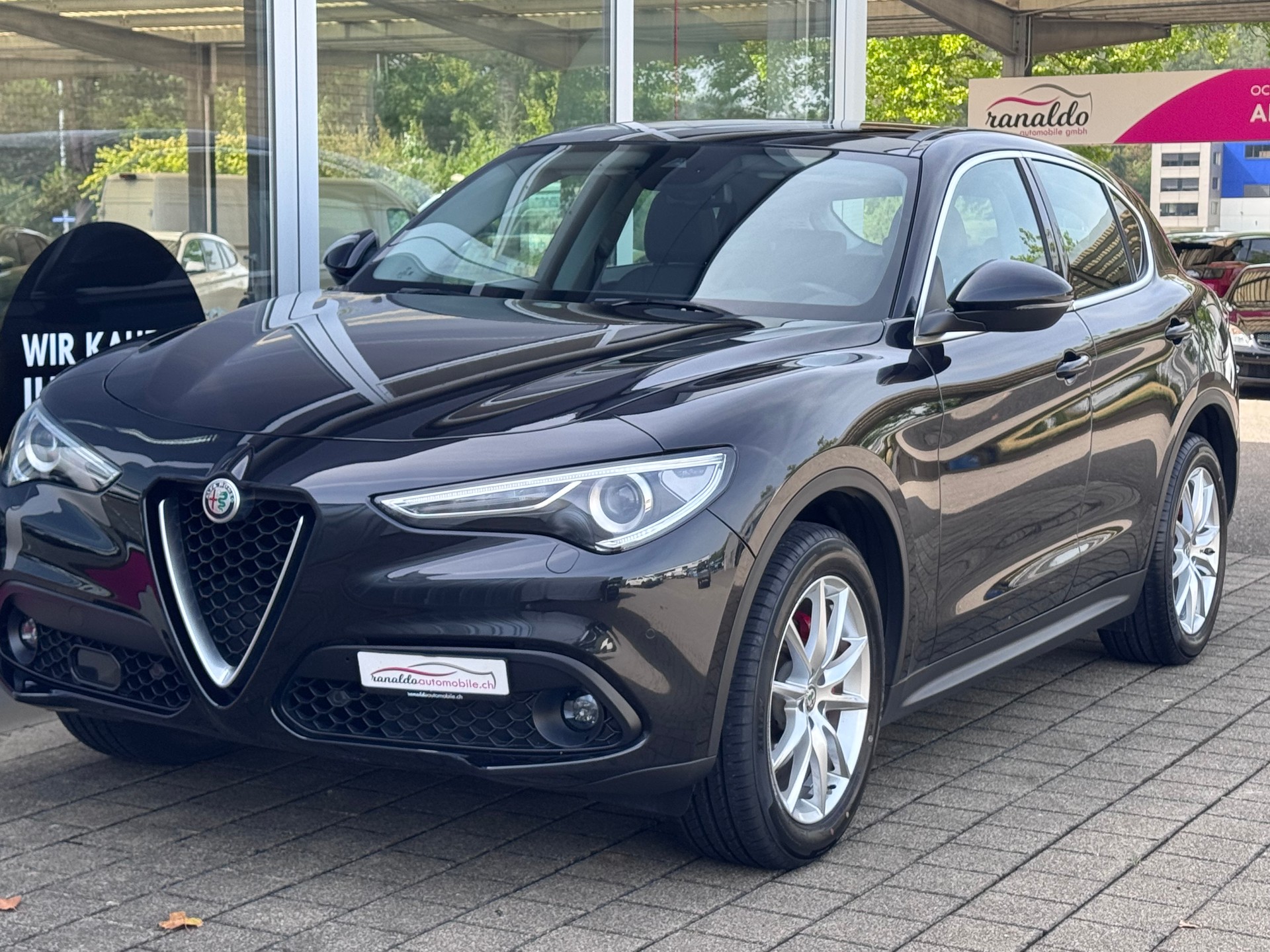 ALFA ROMEO Stelvio 2.2 JTDM Super+4x4+Automat++Navi+Bluetooth+Rückfahrkamera+Ledersitze+Panorama-Glasdach+19"Alu"Winterräder+frisch ab MFK-image-3