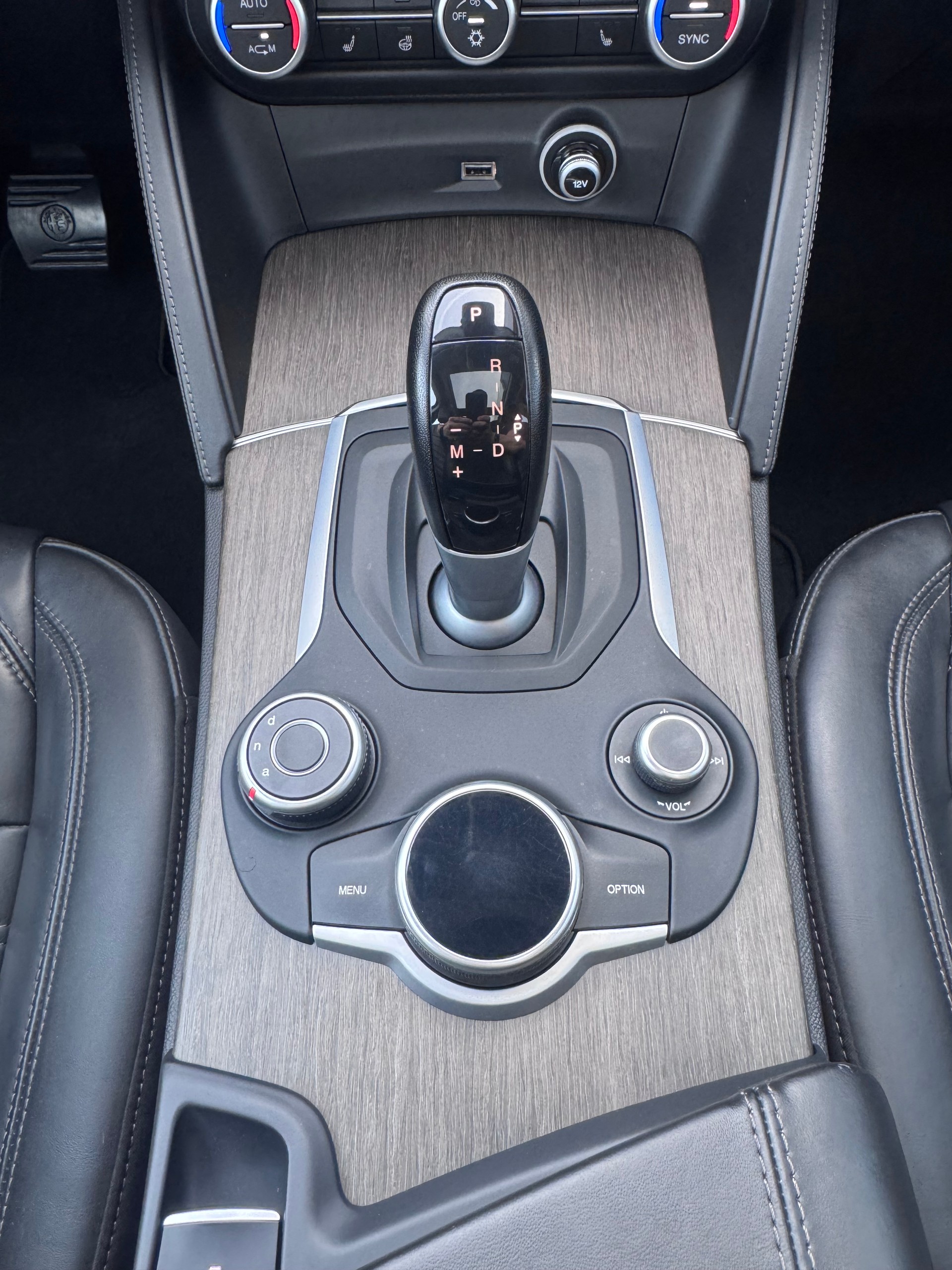 ALFA ROMEO Stelvio 2.2 JTDM Super+4x4+Automat++Navi+Bluetooth+Rückfahrkamera+Ledersitze+Panorama-Glasdach+19"Alu"Winterräder+frisch ab MFK-image-21