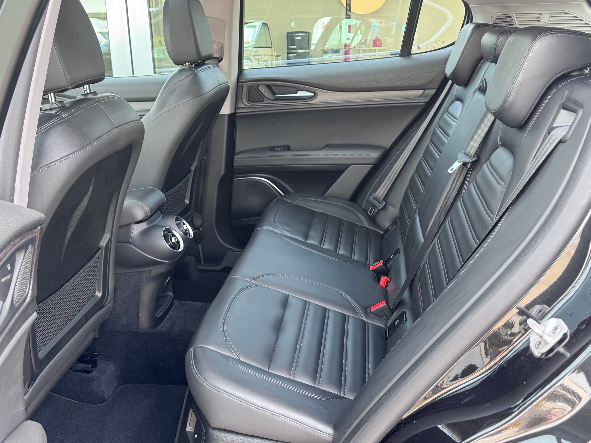 ALFA ROMEO Stelvio 2.2 JTDM Super+4x4+Automat++Navi+Bluetooth+Rückfahrkamera+Ledersitze+Panorama-Glasdach+19"Alu"Winterräder+frisch ab MFK-image-9