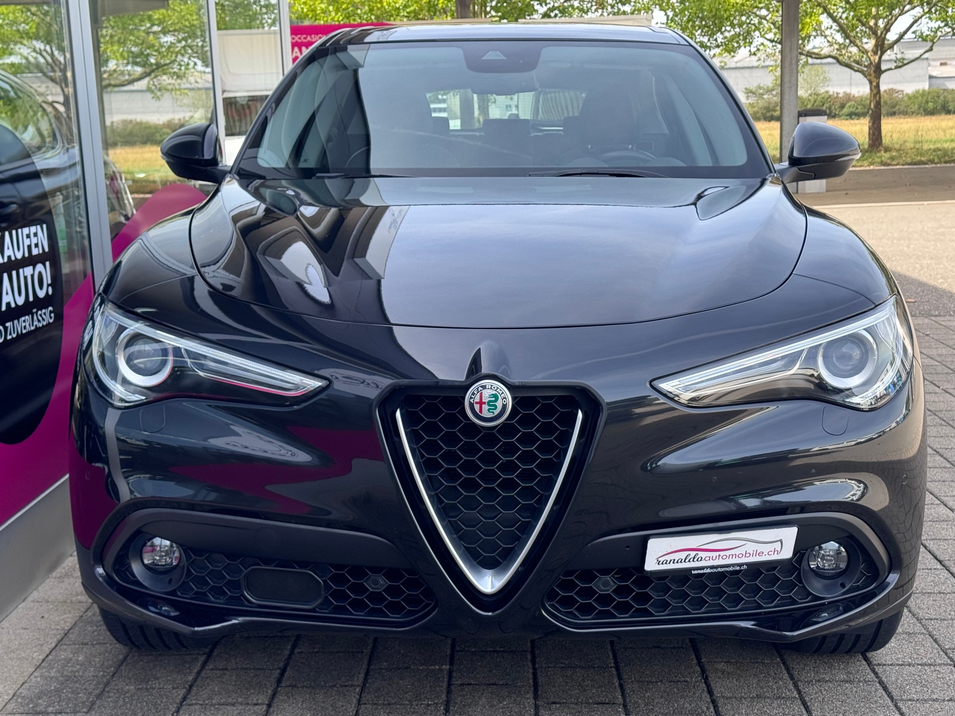 ALFA ROMEO Stelvio 2.2 JTDM Super+4x4+Automat++Navi+Bluetooth+Rückfahrkamera+Ledersitze+Panorama-Glasdach+19"Alu"Winterräder+frisch ab MFK-image-4