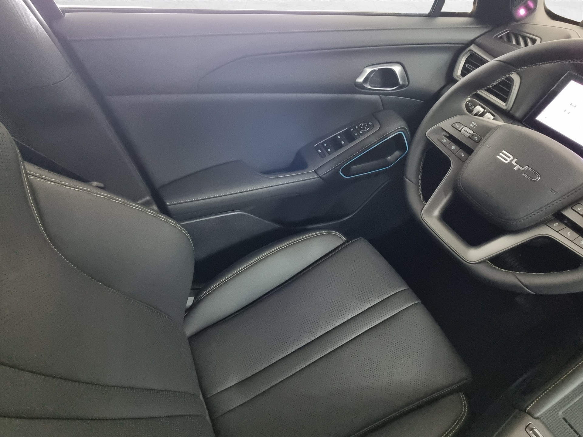 BYD Atto 2 DM-i Boost FWD-image-11